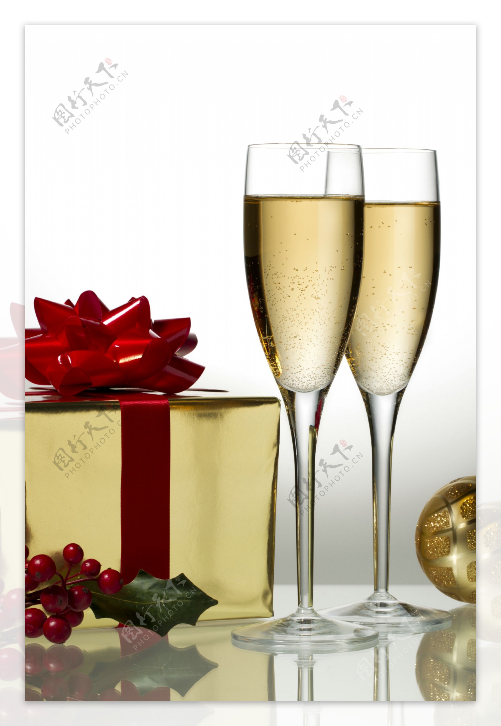 圣诞礼物与香槟图片