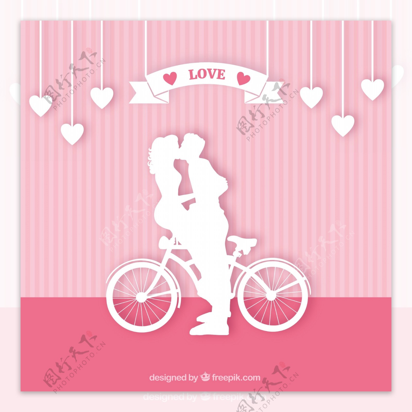 一对情侣在自行车上接吻的剪影