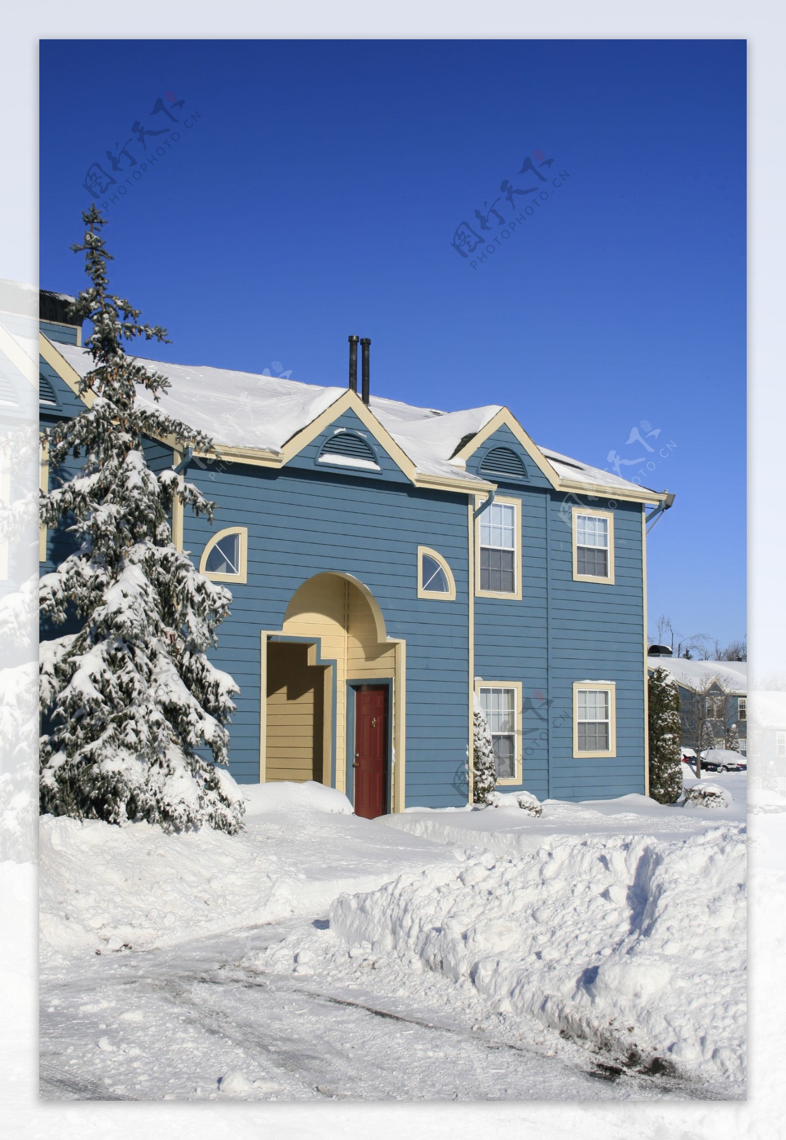 冬天房子与积雪图片