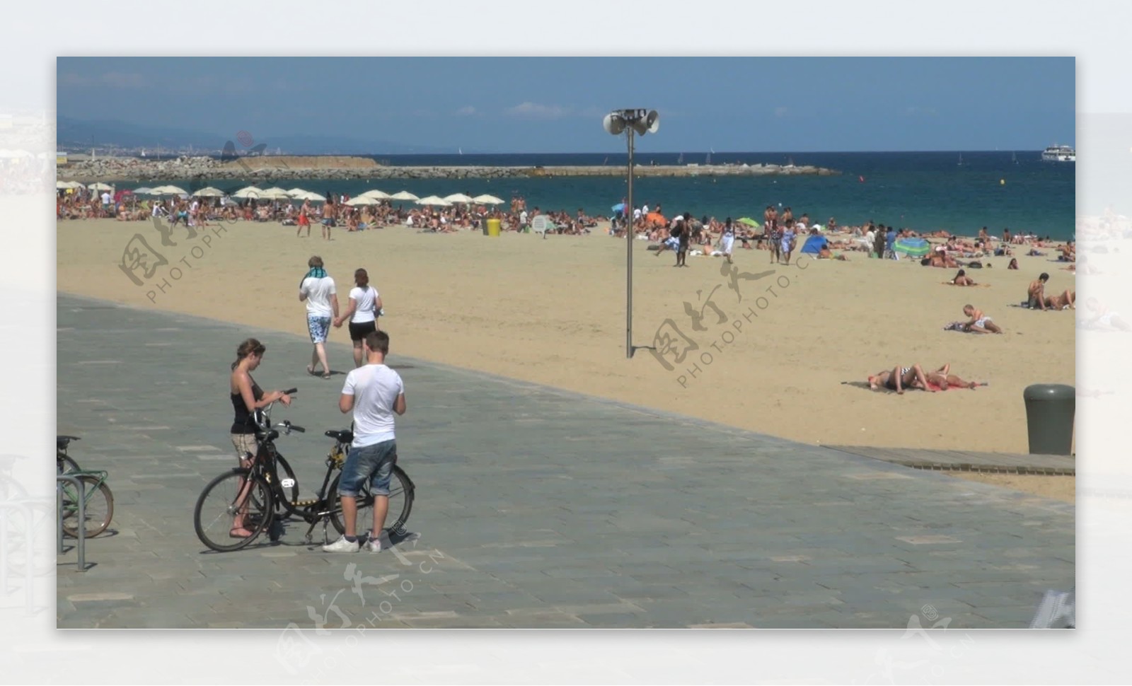 人行道和海滩在西班牙股票视频