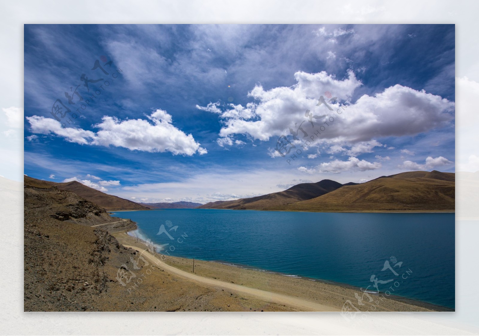 西藏羊卓雍措风景