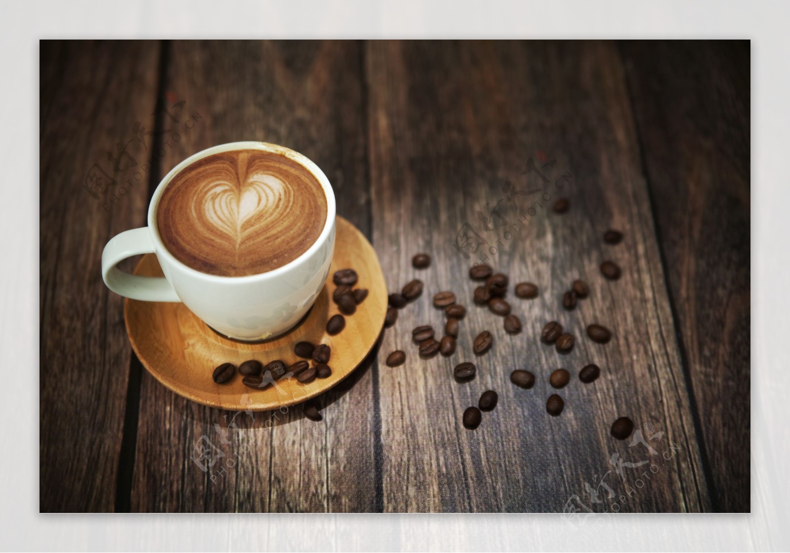 咖啡豆与美味咖啡图片