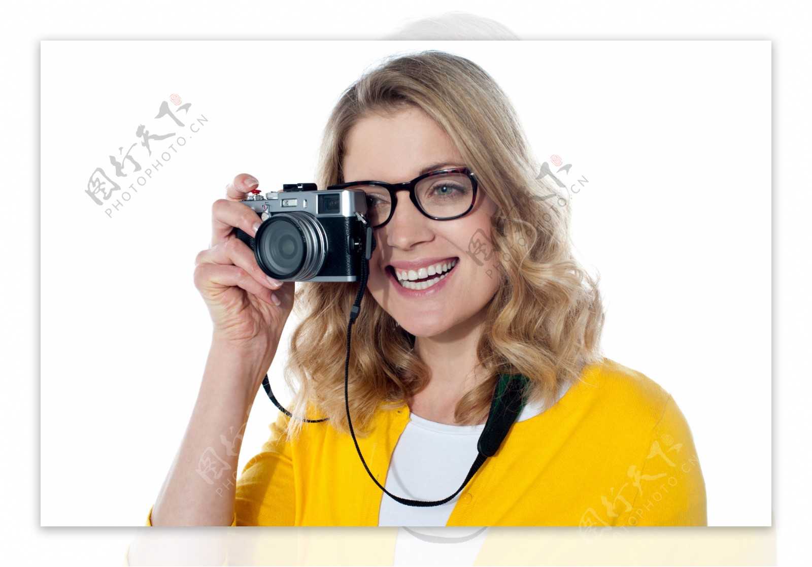 单手拿照相机的女人图片