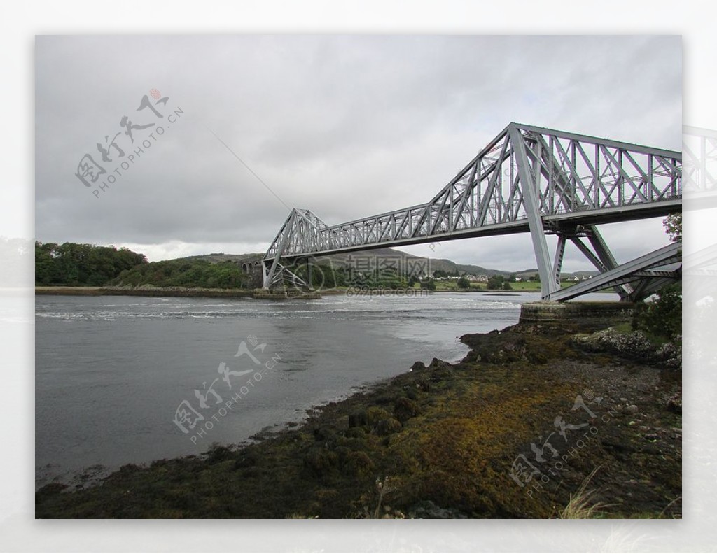 苏格兰的铁大桥