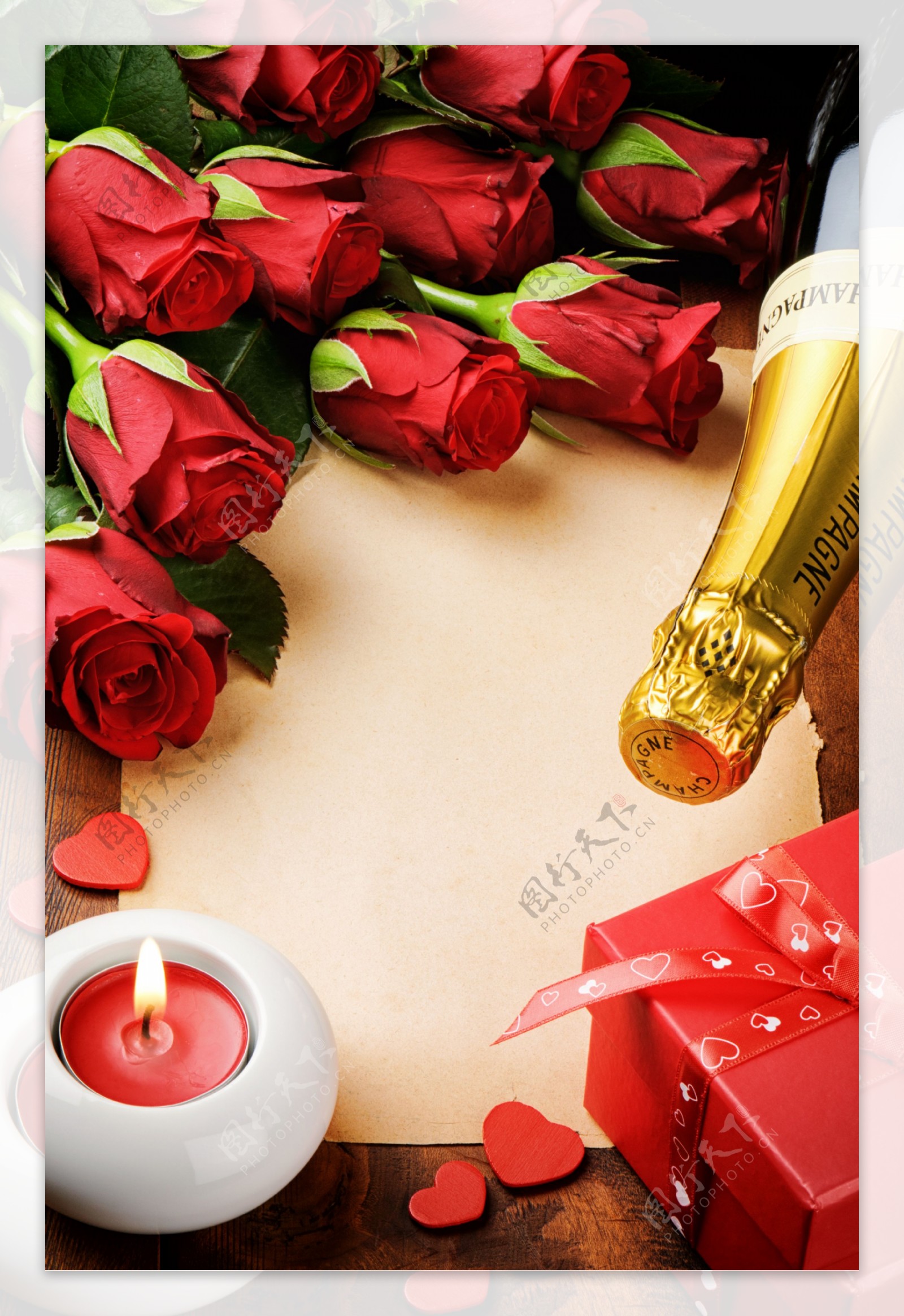 情人节玫瑰与蜡烛图片