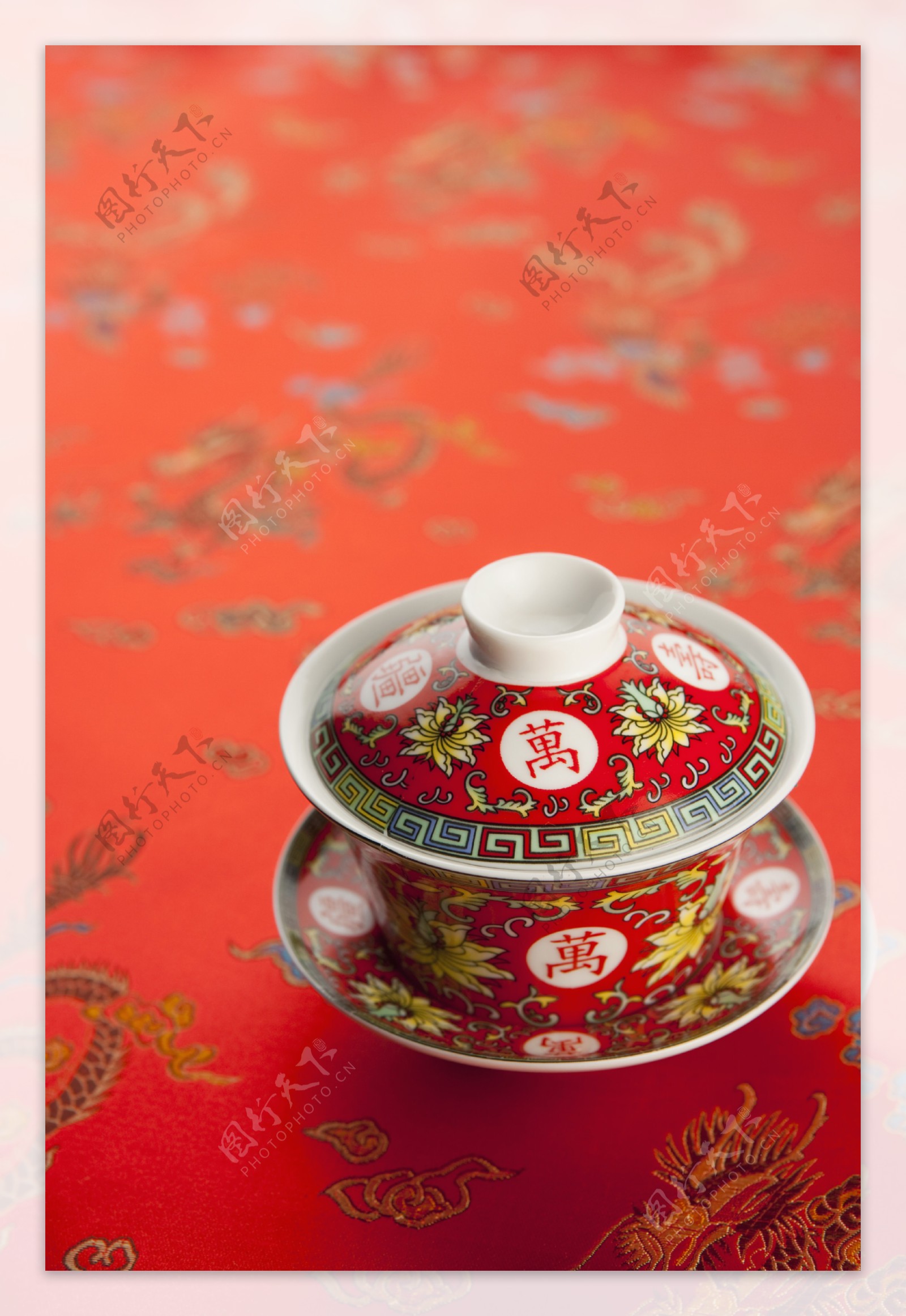 古典布料与陶瓷茶具图片图片