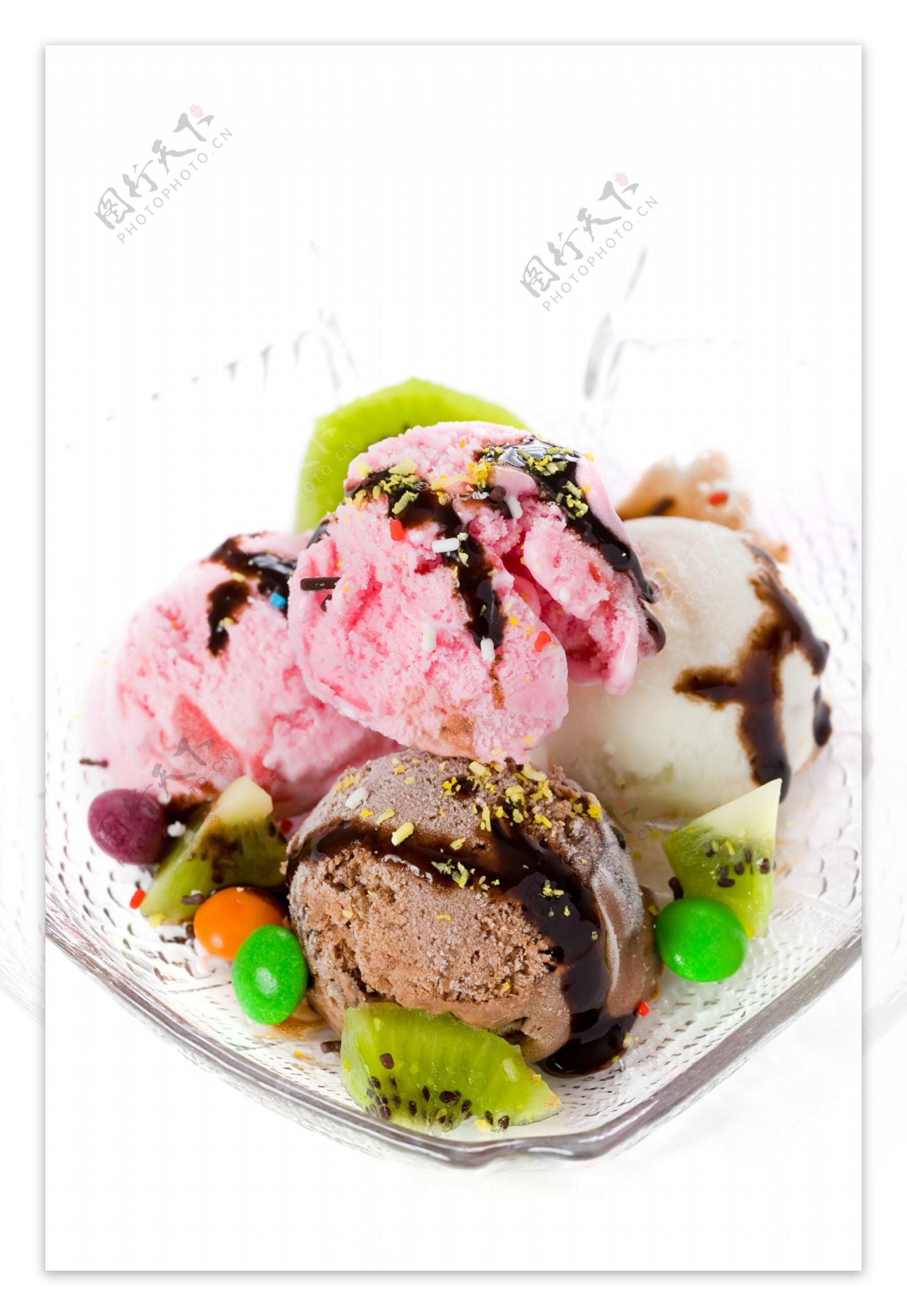 一盘冰淇淋图片
