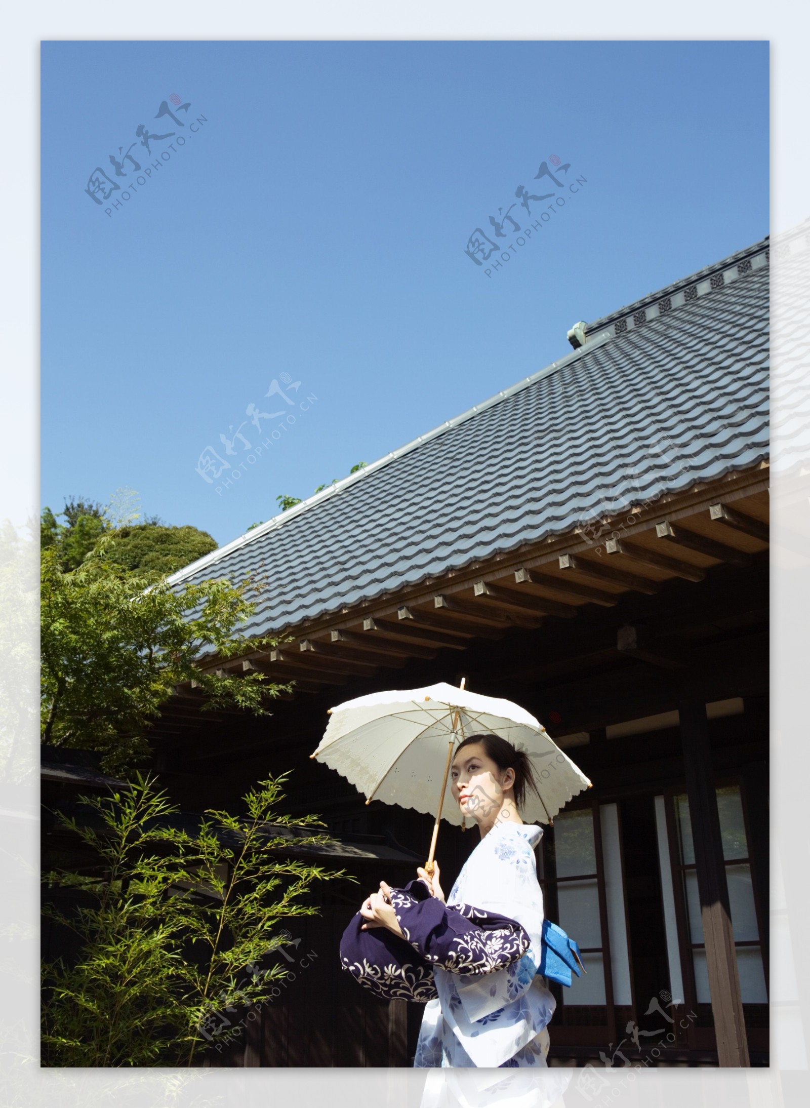 打伞的日本美女图片