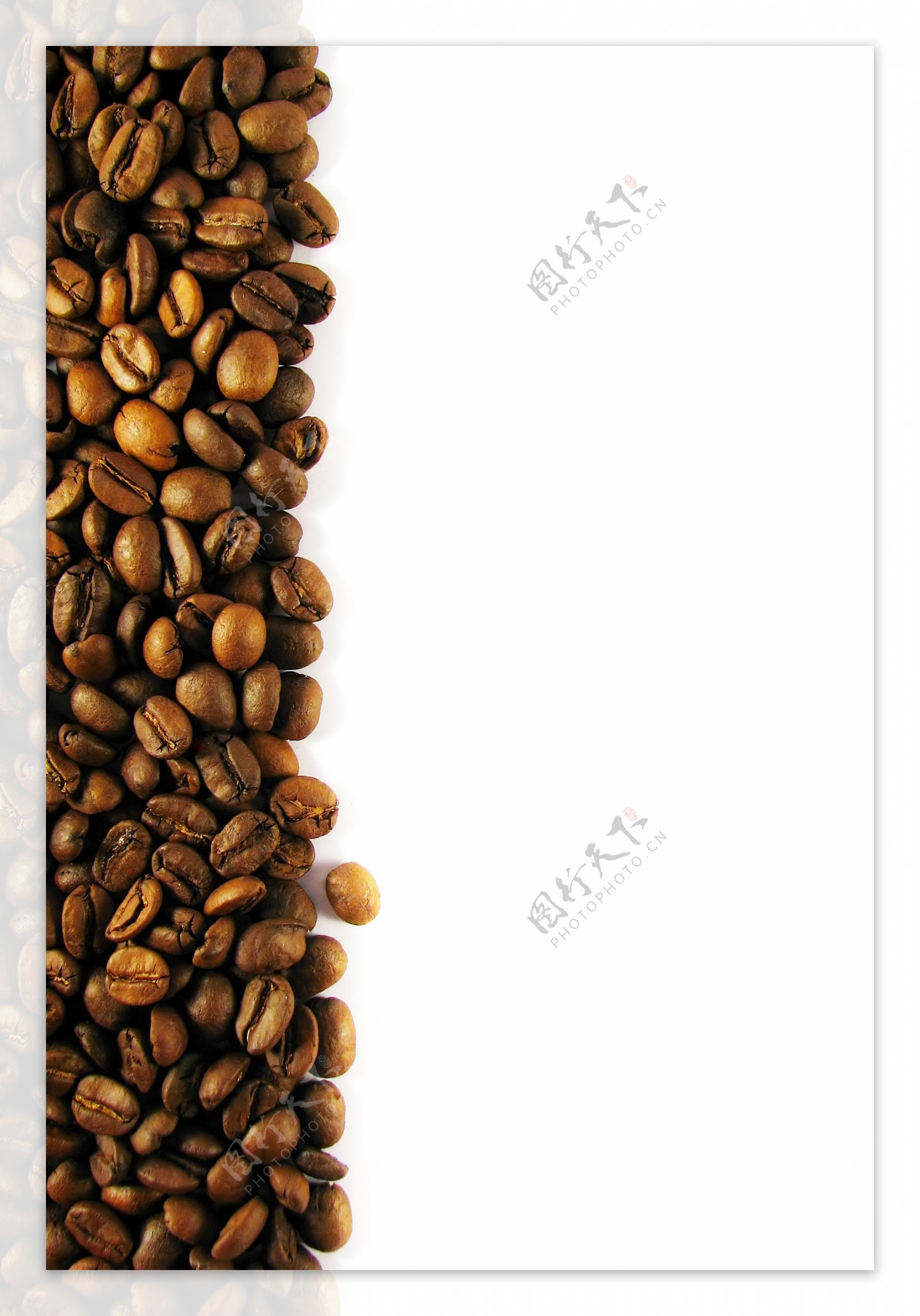一堆褐色咖啡豆特写图片