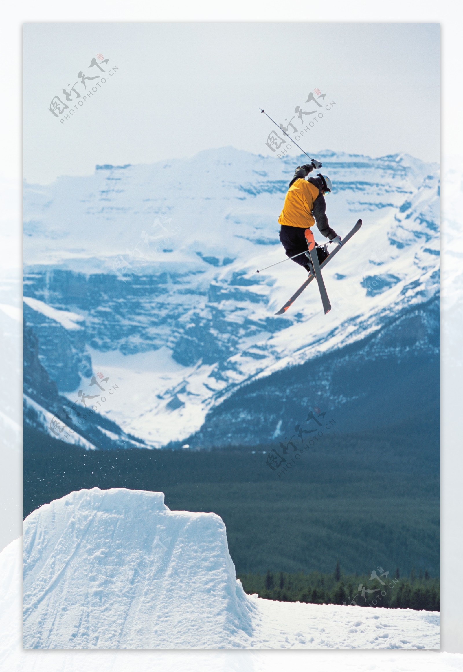 双板滑雪飞起瞬间摄影图片图片