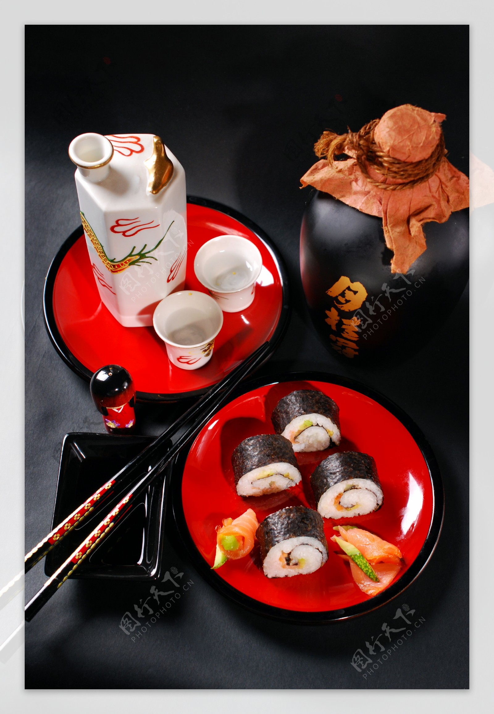 日本寿司与茶具图片