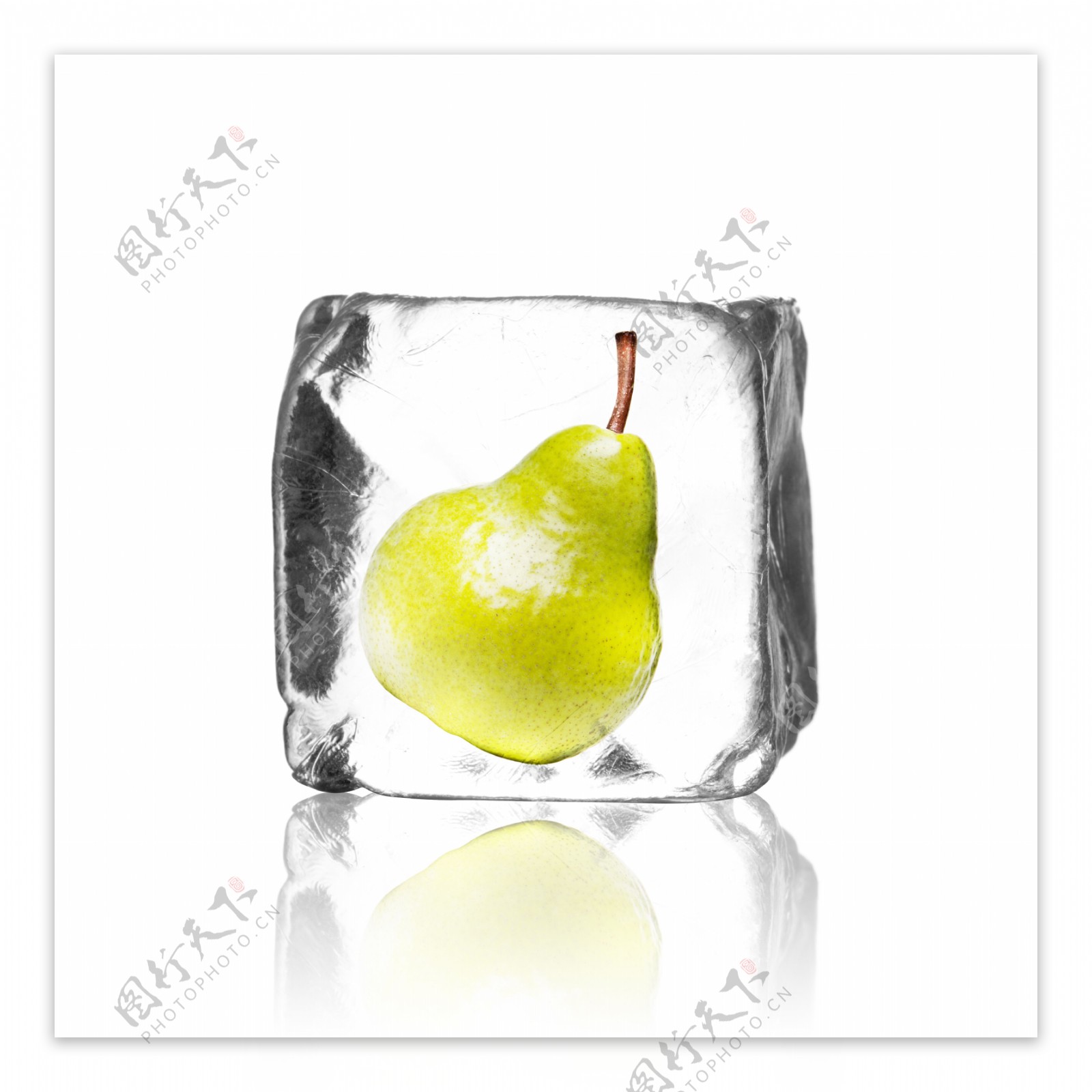冰块里的梨子图片