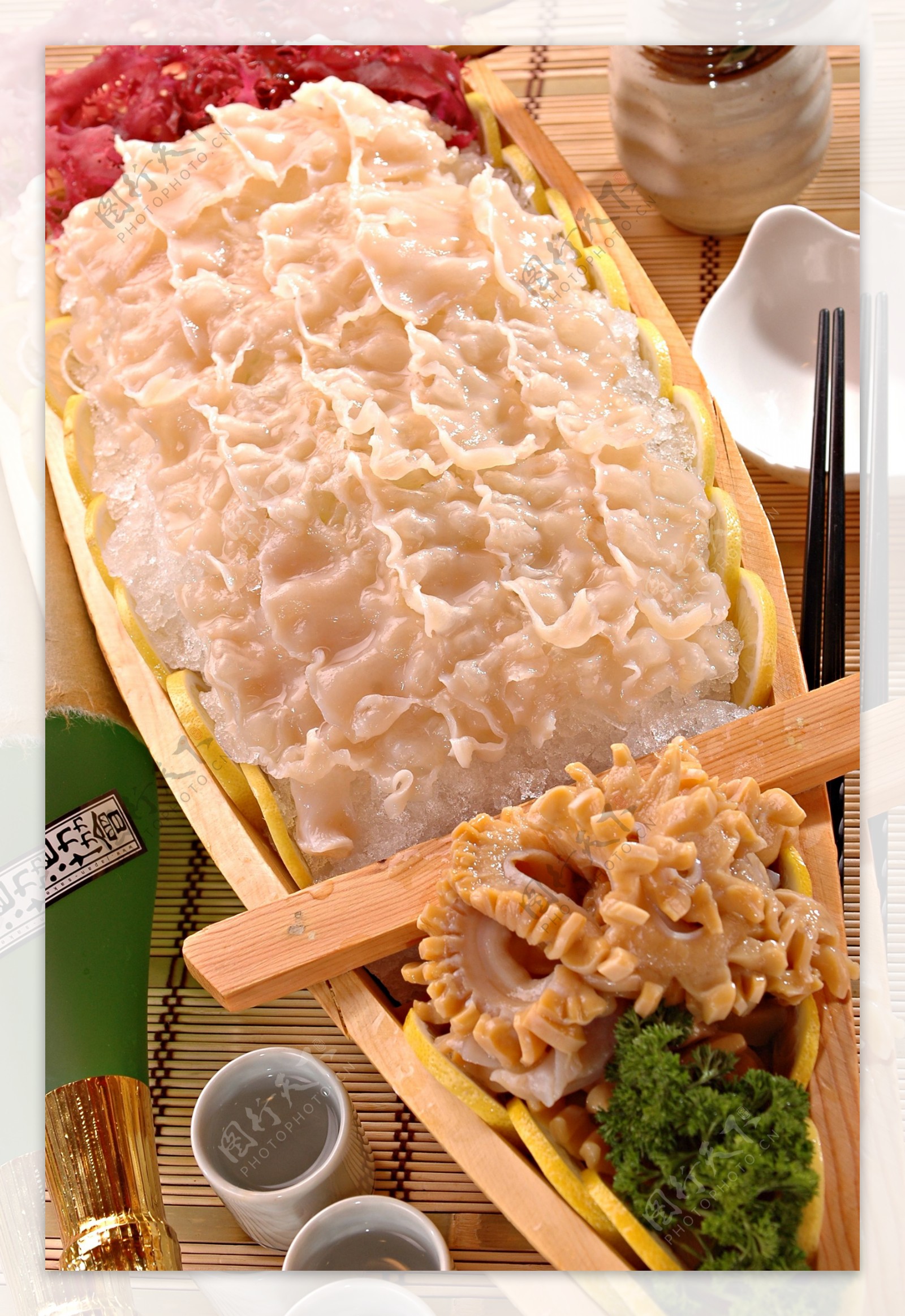 日式帝王珍珠贝刺身料理拼盘图片