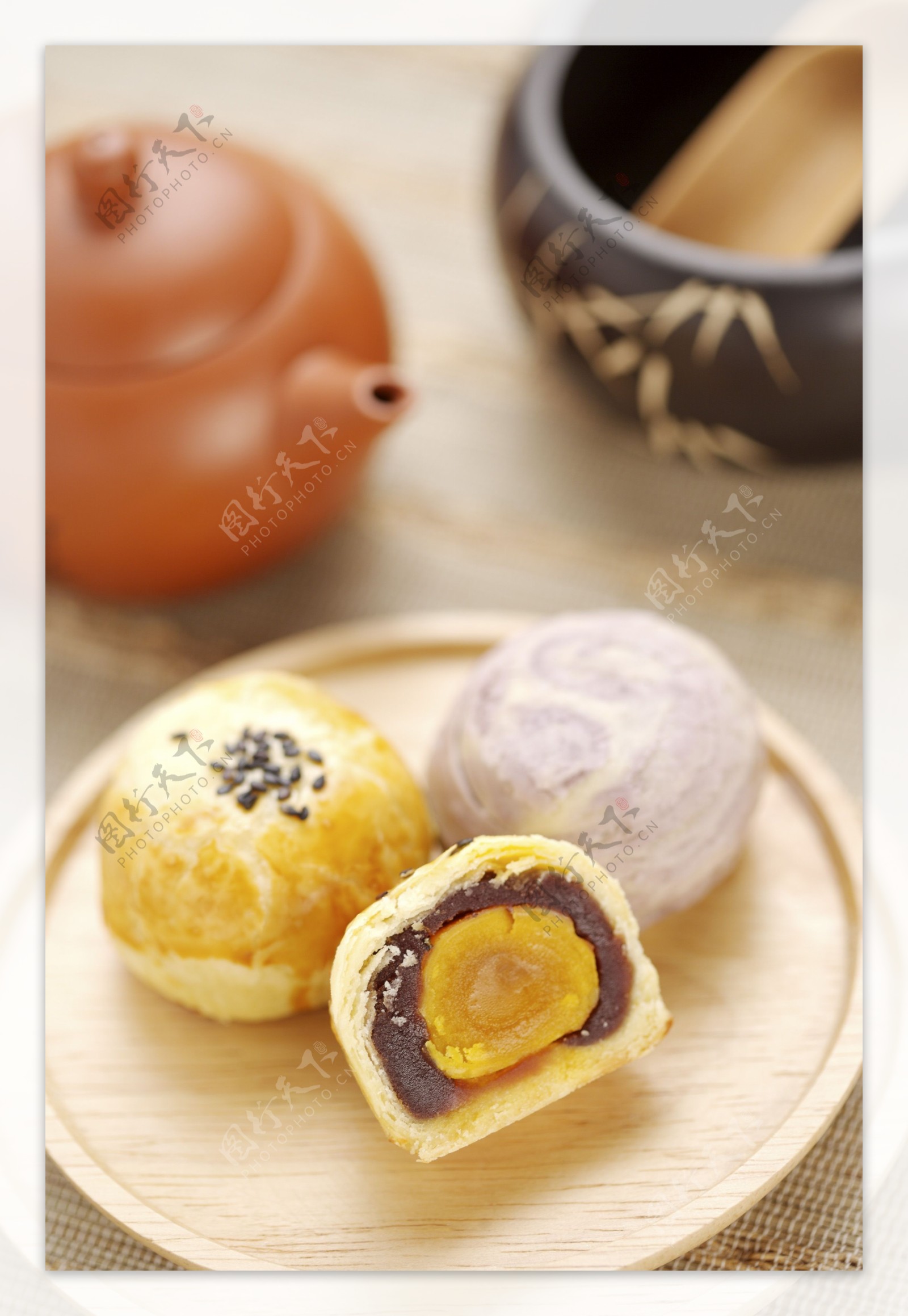 中秋月饼蛋黄酥图片