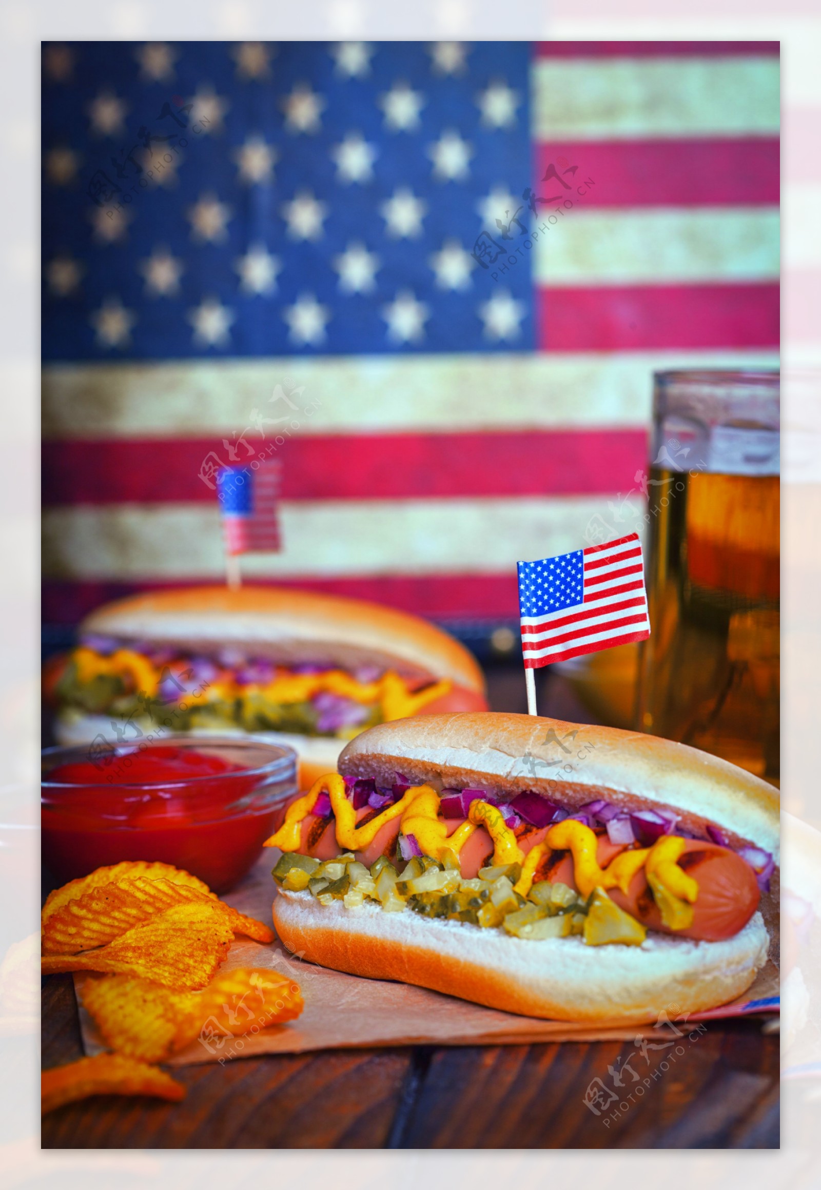 插着美国国旗的汉堡