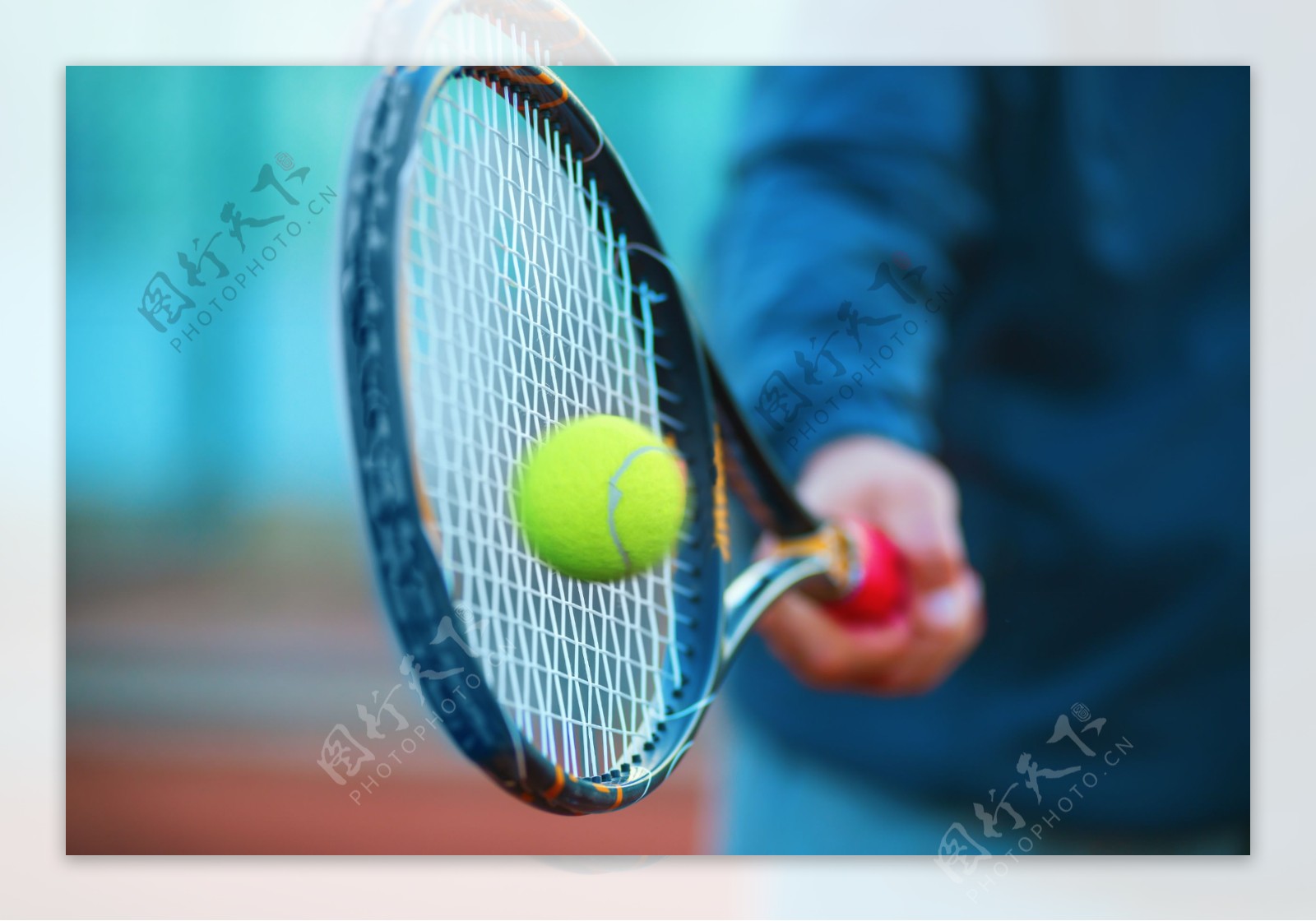 网球拍与网球摄影图片