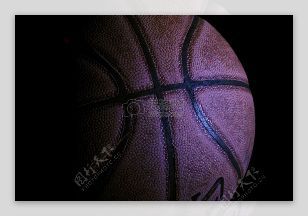 黑夜中的篮球