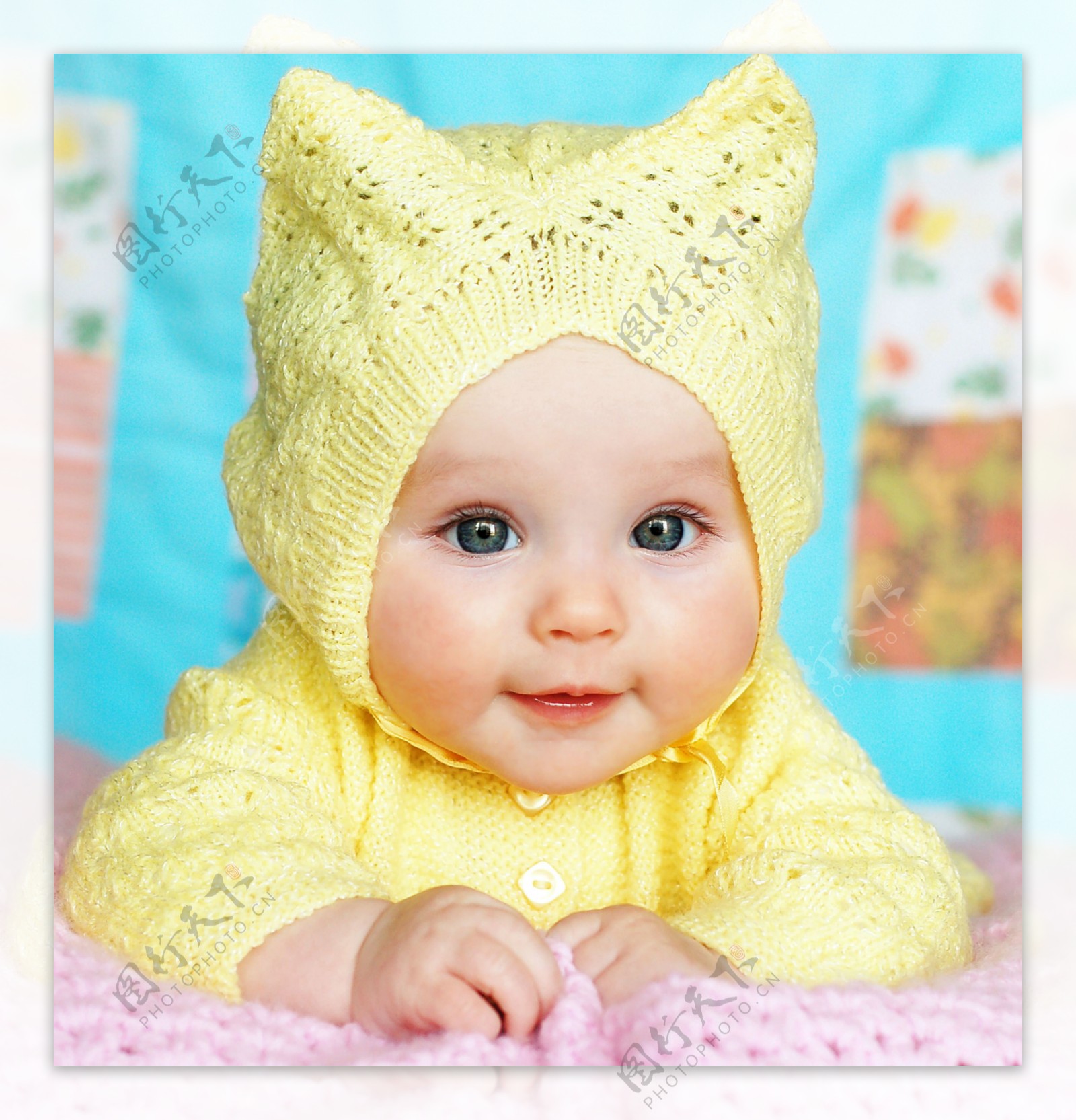 黄色衣服可爱婴儿图片