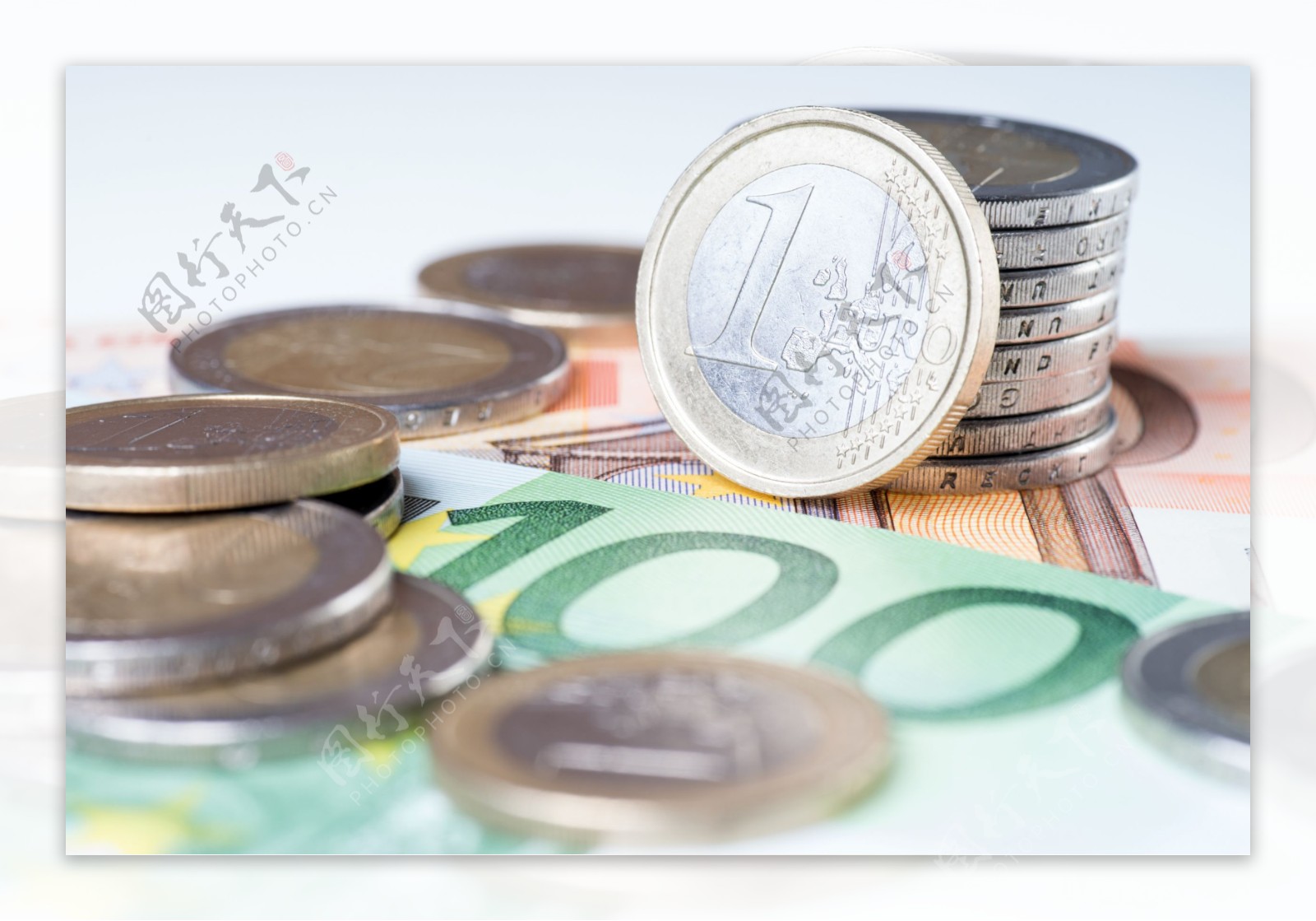 硬币100欧元纸币图片