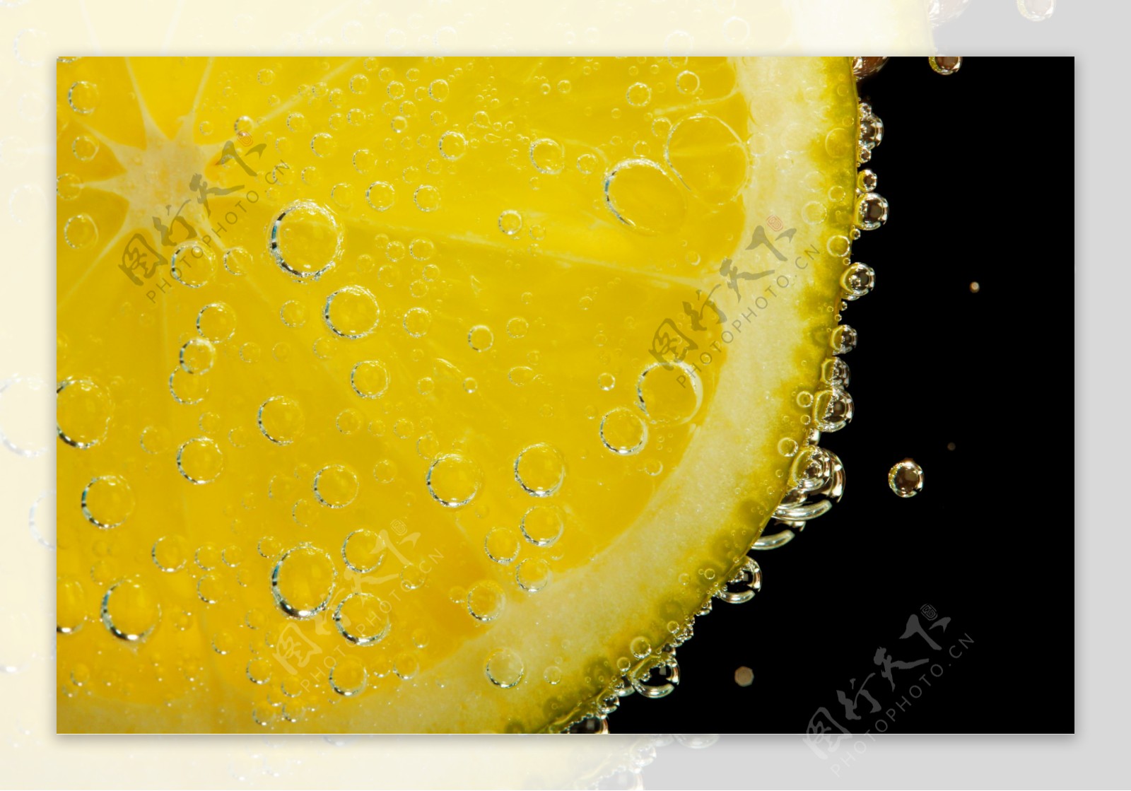 水泡与柠檬背景图片