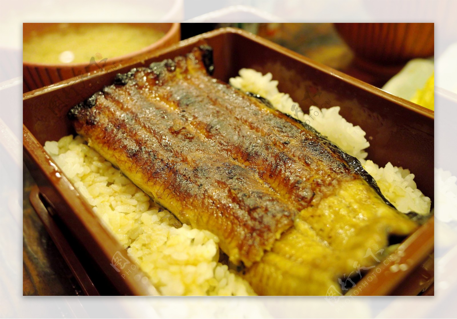 美味的日式鳗鱼饭图片