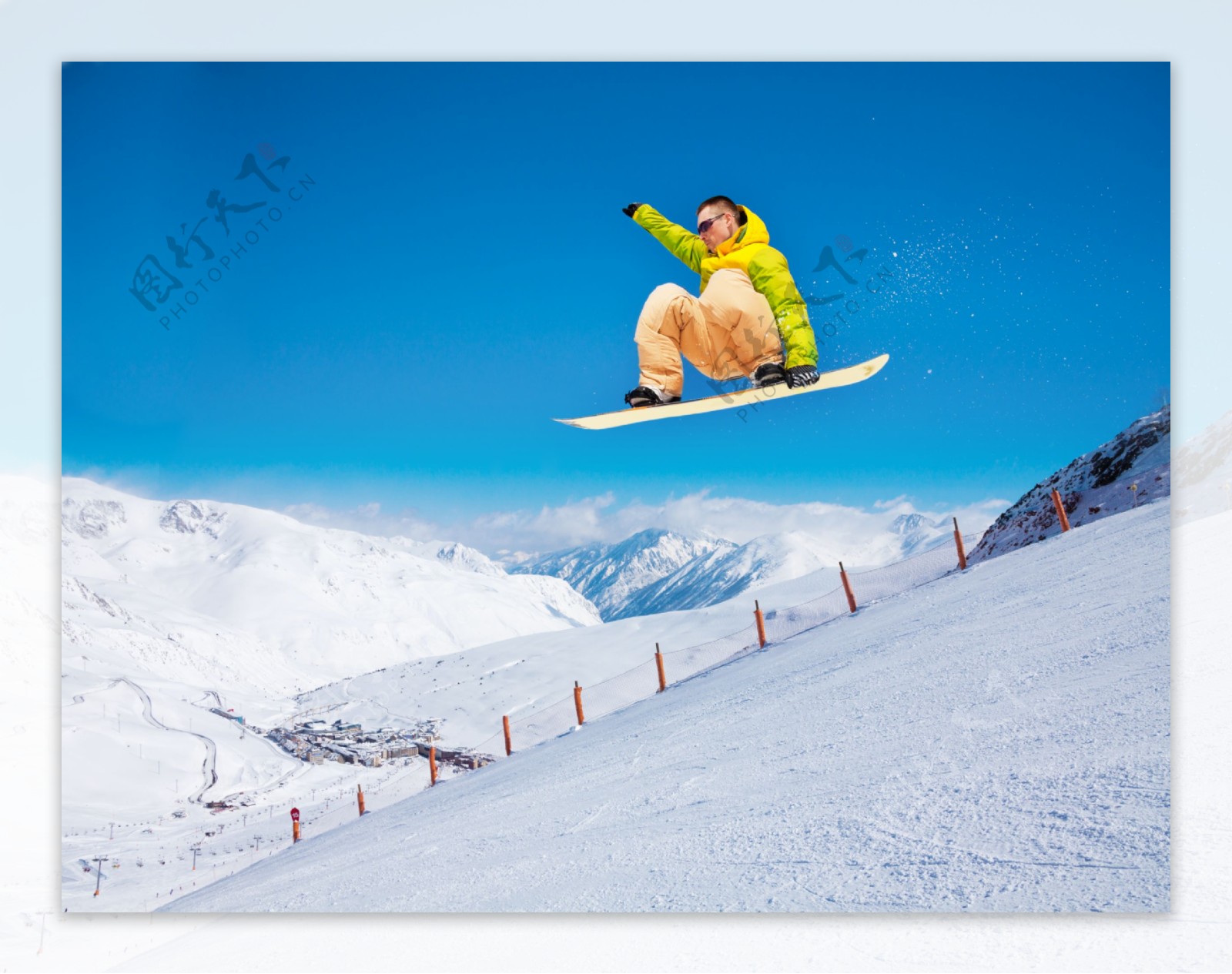 腾空飞跃的滑雪运动员