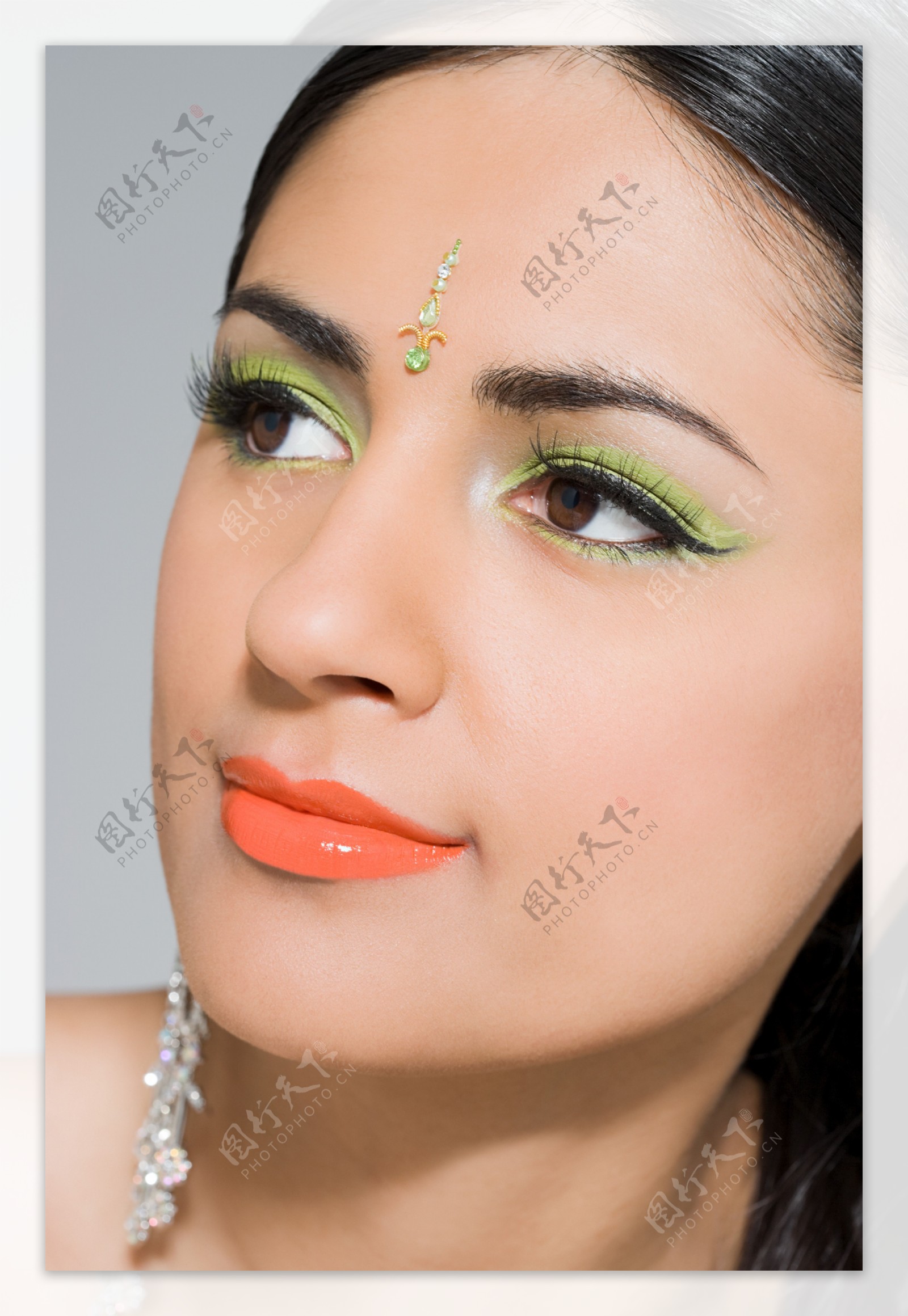 化浓妆的印度美女图片