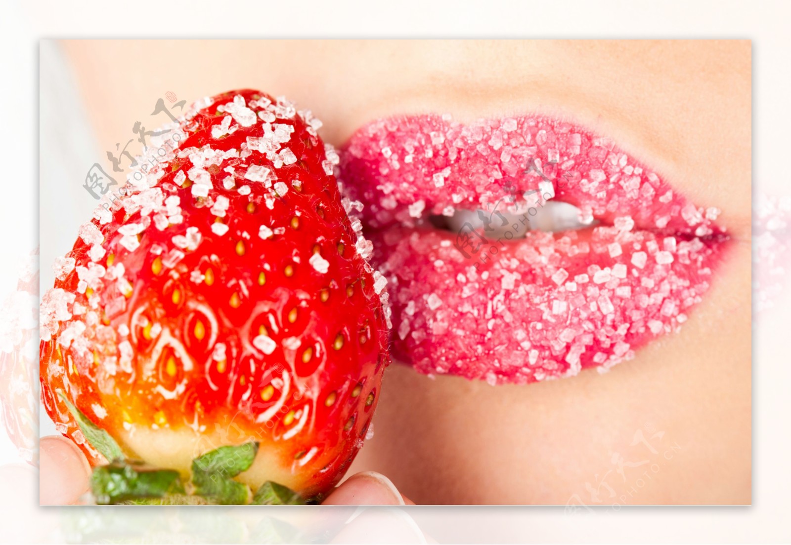 草莓与红唇图片