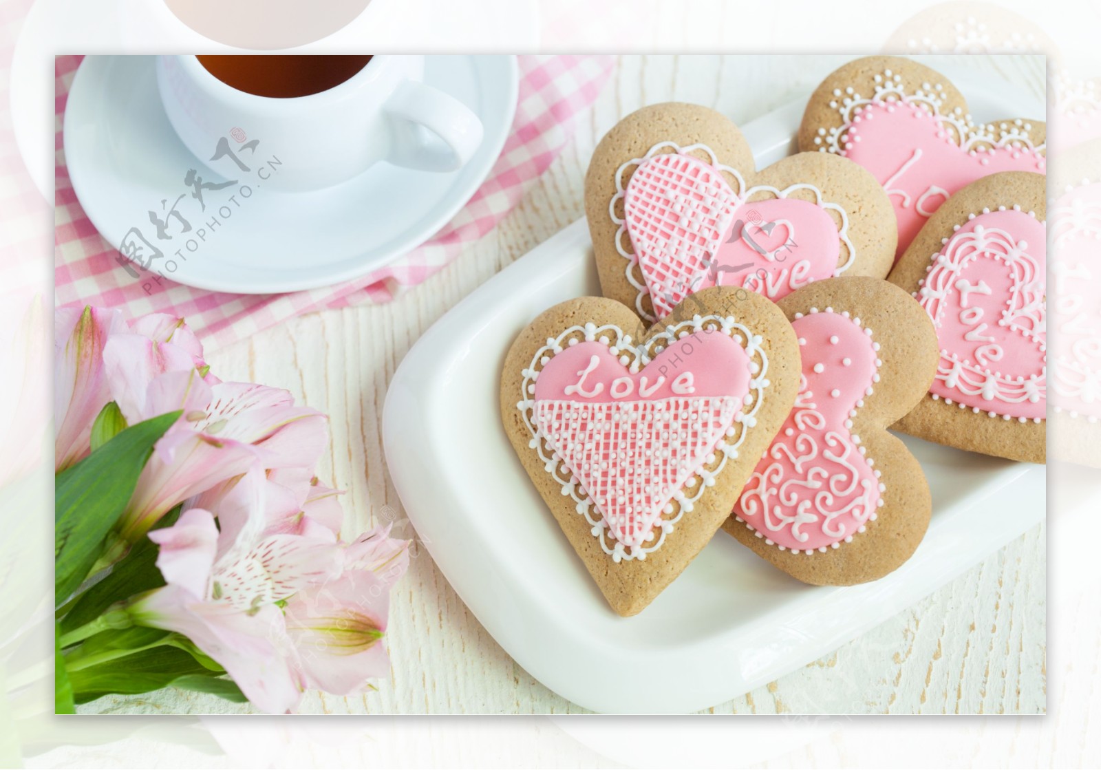 花朵和咖啡和心形饼干图片