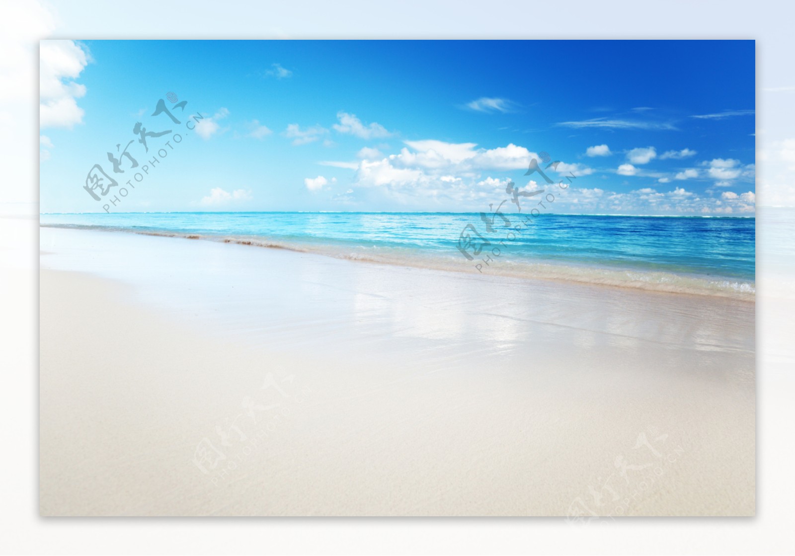 唯美蓝色沙滩背景图片