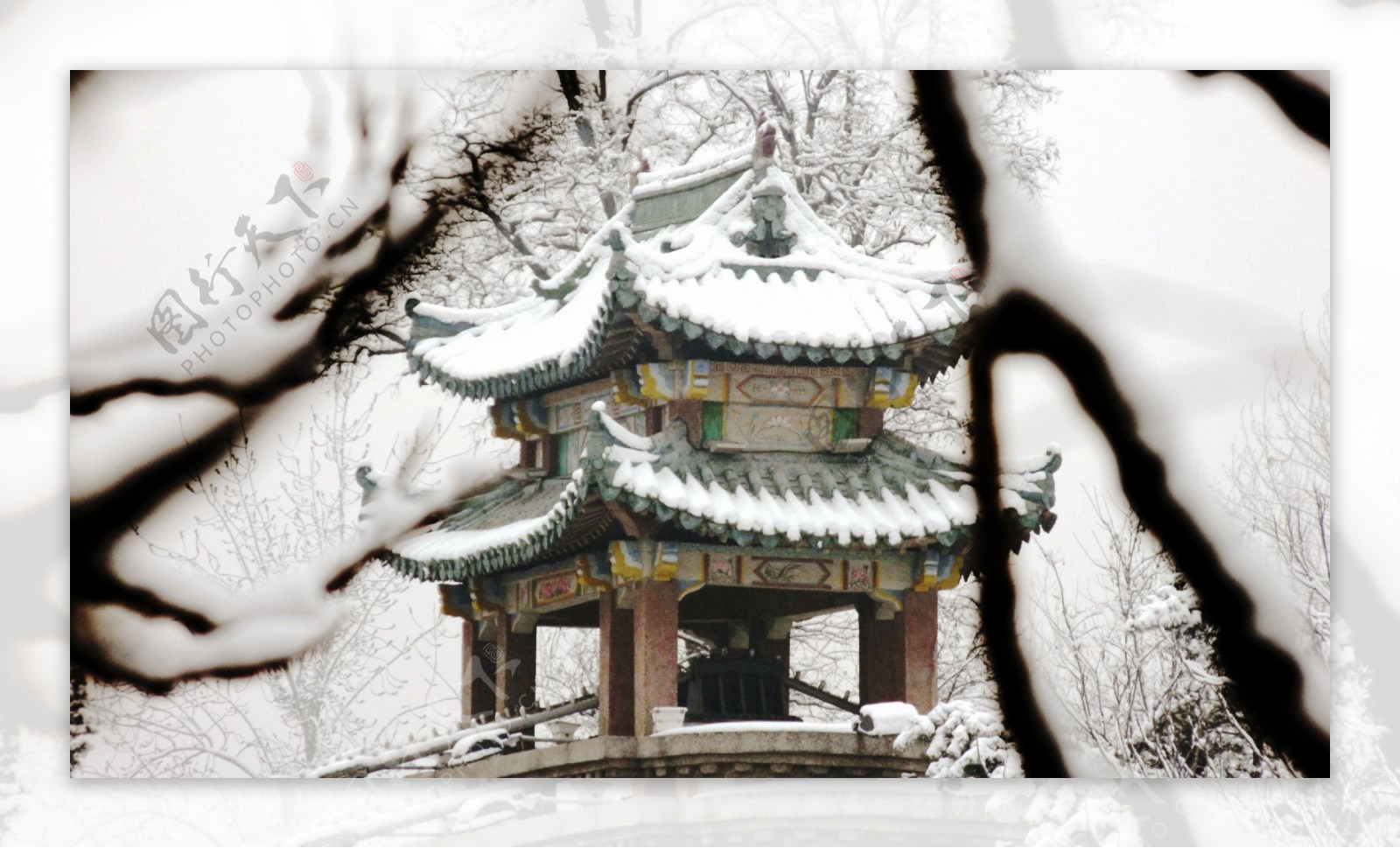 冬季亭台远景图片