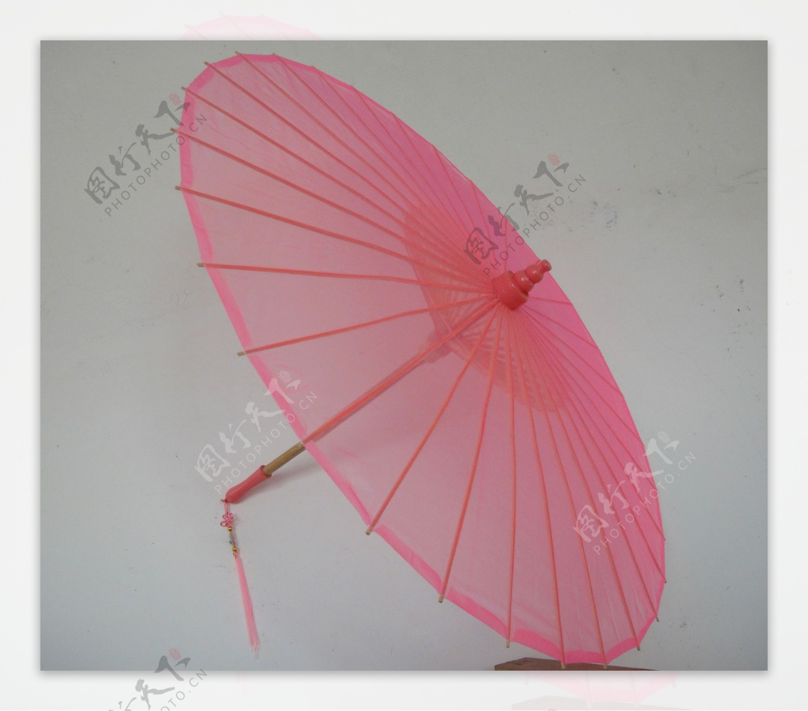 小城雨巷舞蹈丝伞图片