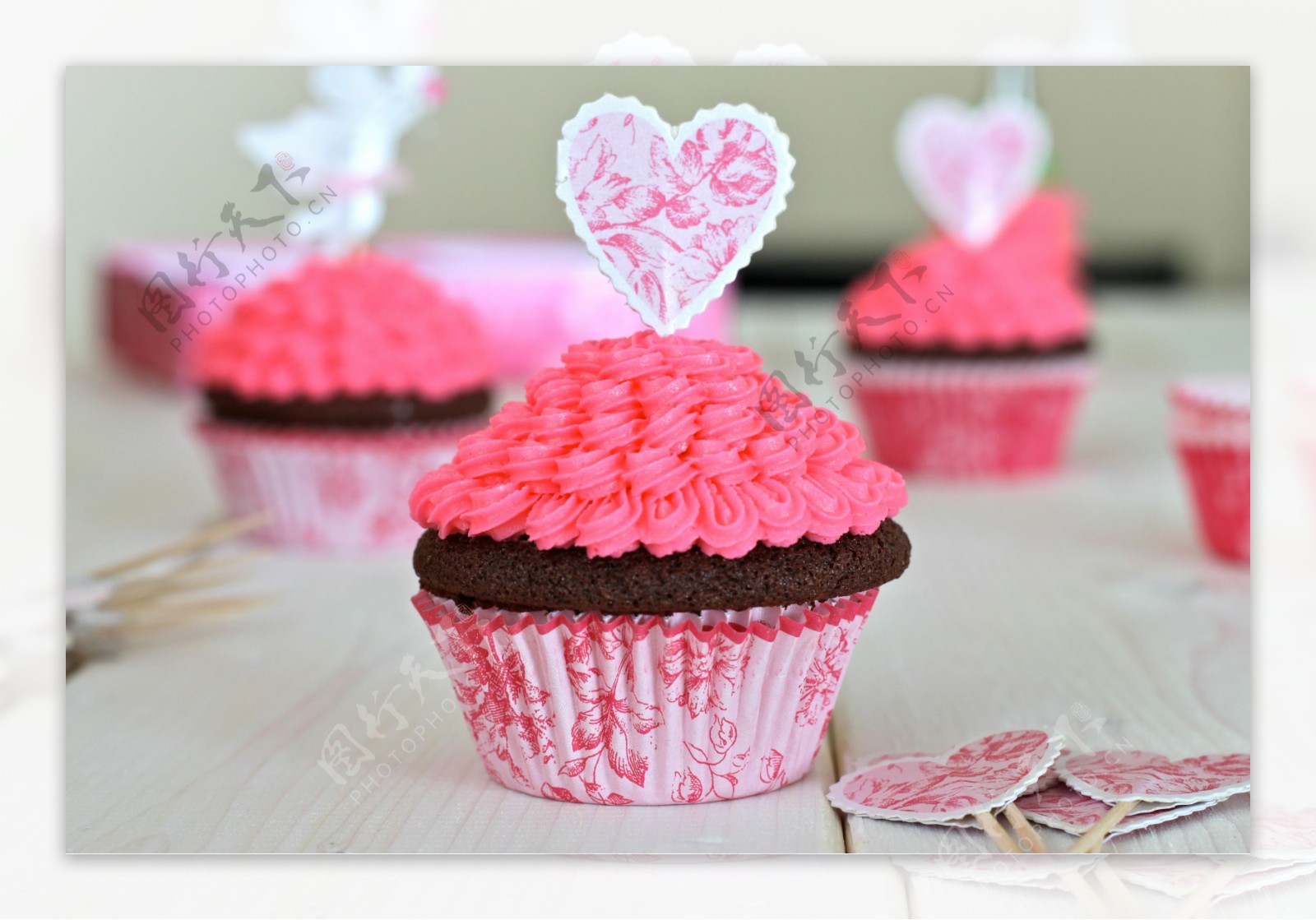 粉色心形蛋糕图片