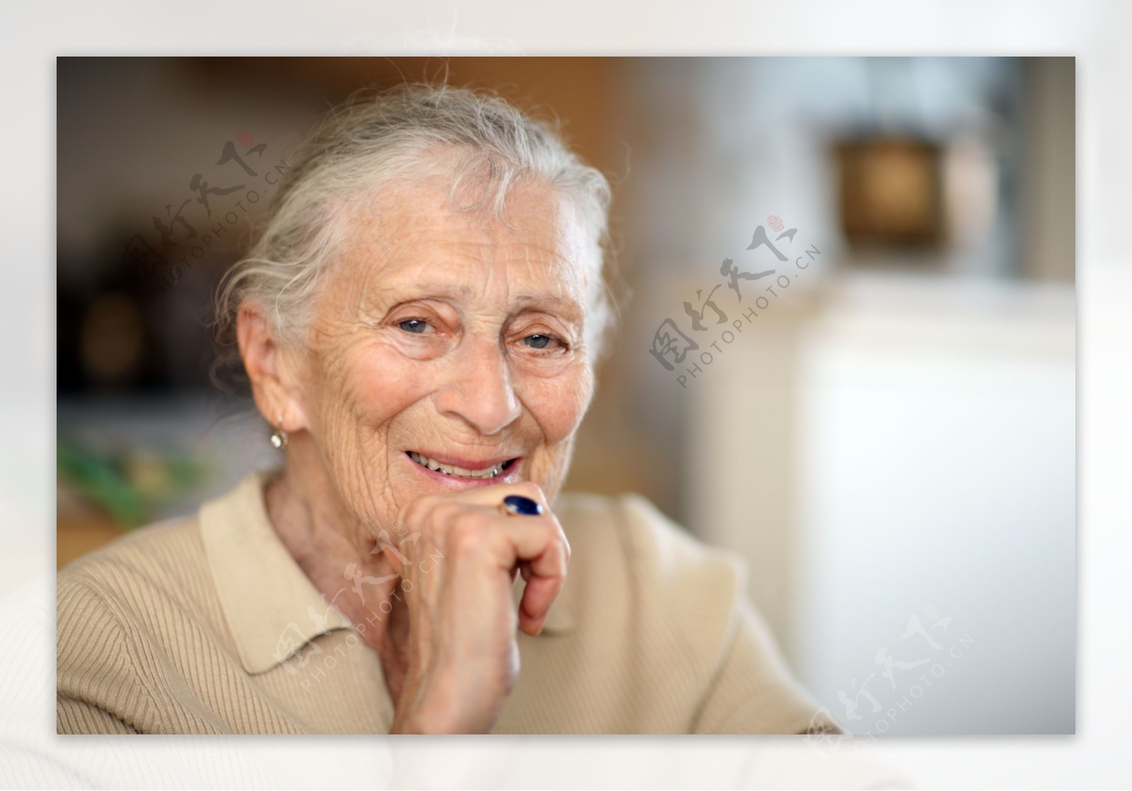微笑的外国老人图片