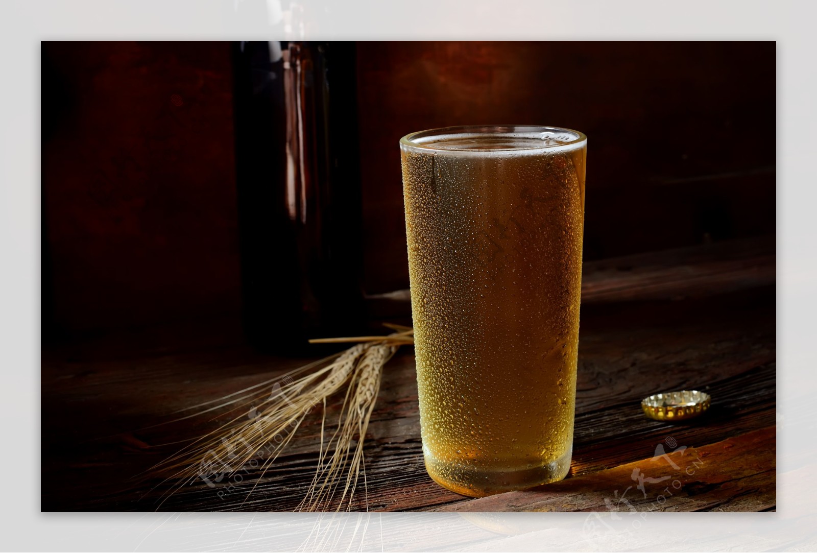 啤酒与麦穗图片