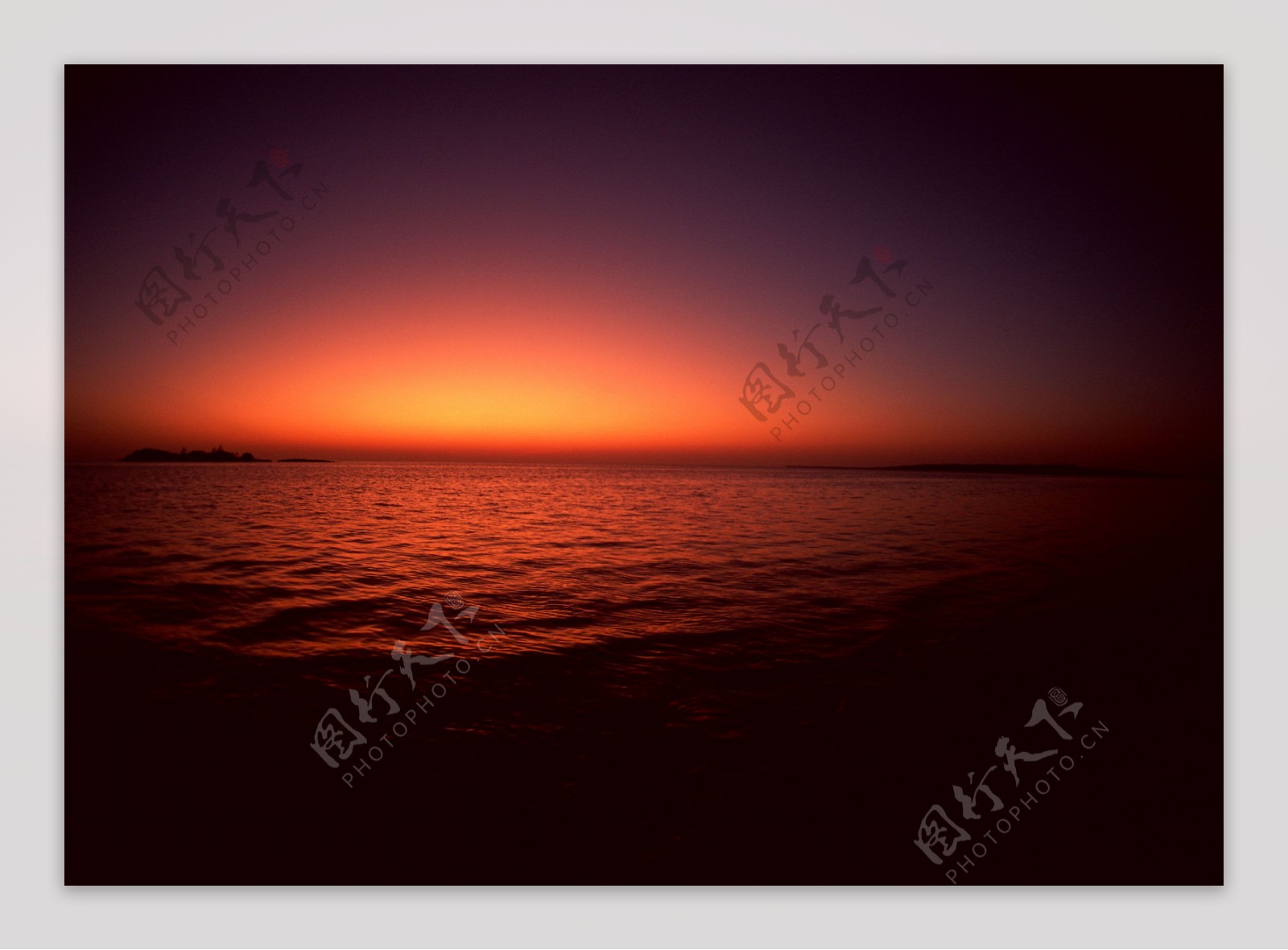 夕阳下的大海风景图片