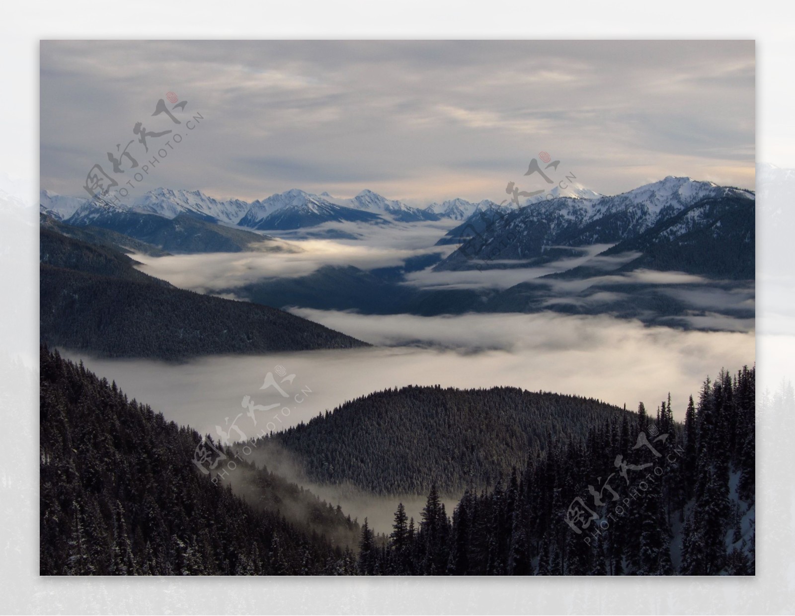 唯美高山云雾风景图片
