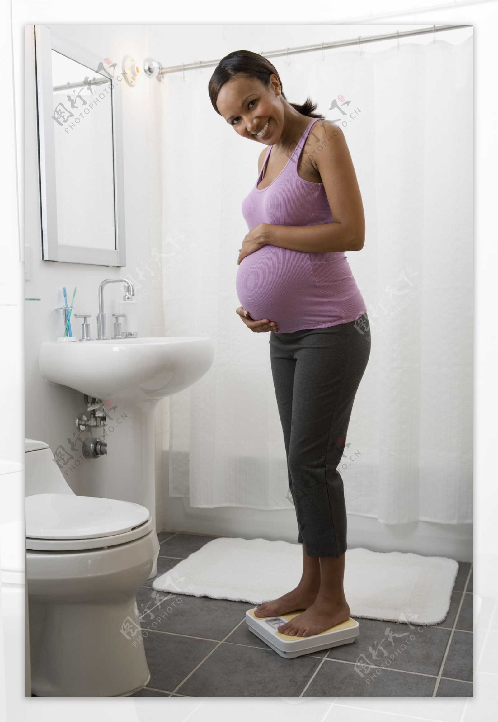 称体重的黑人孕妇图片