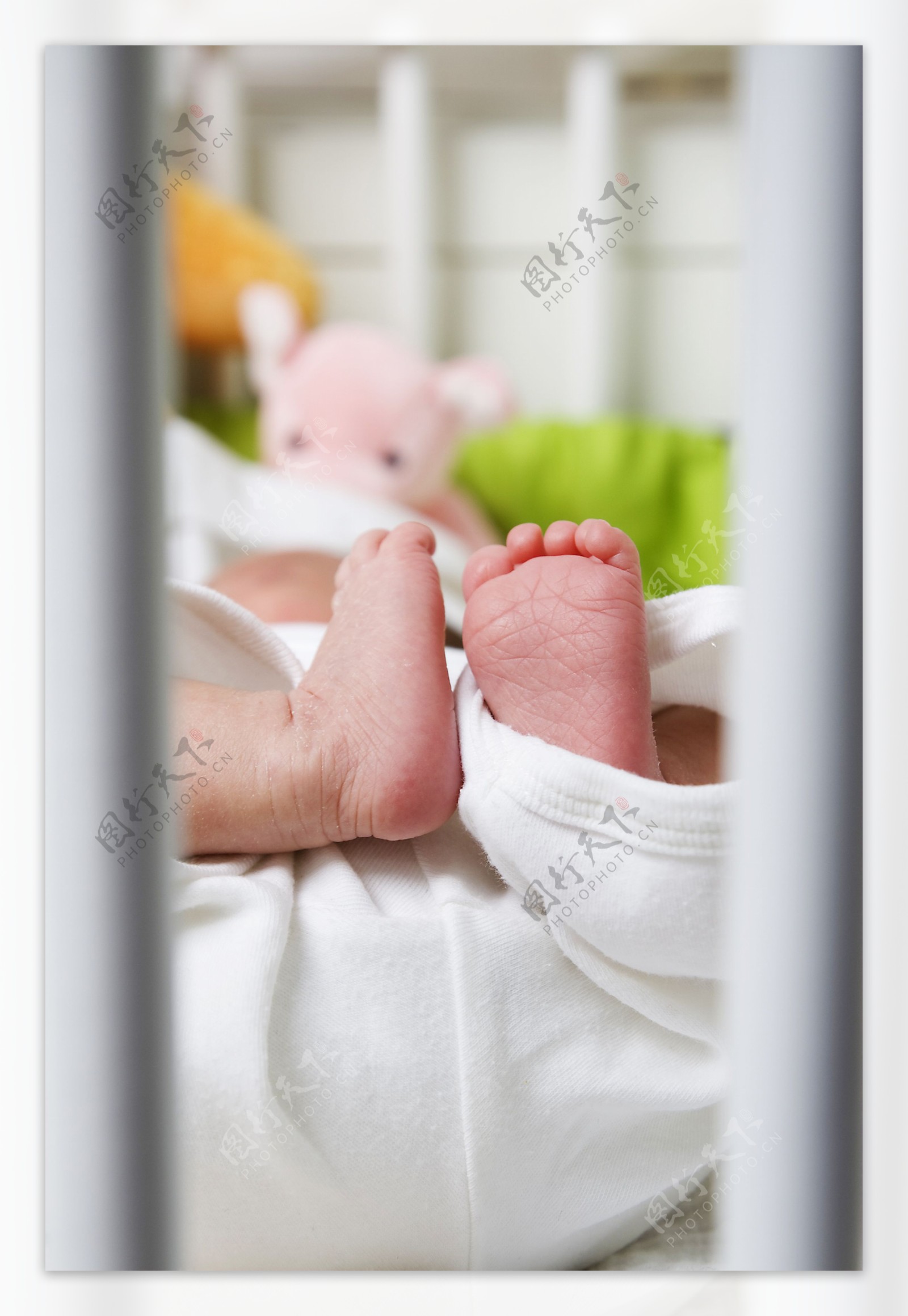 婴儿脚丫新生宝宝婴儿母婴可爱脚丫摄影图配图高清摄影大图-千库网