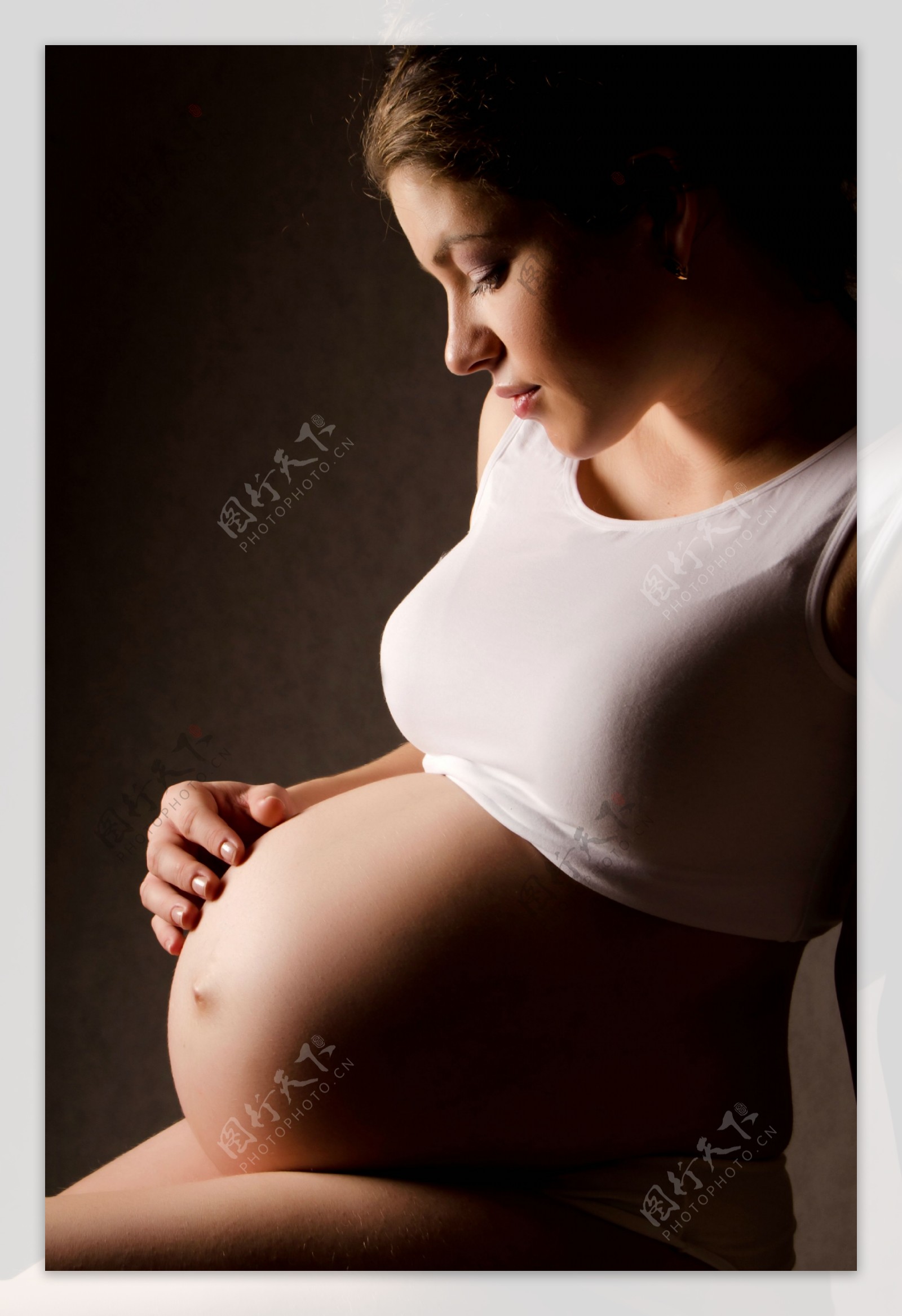 怀孕的美女图片