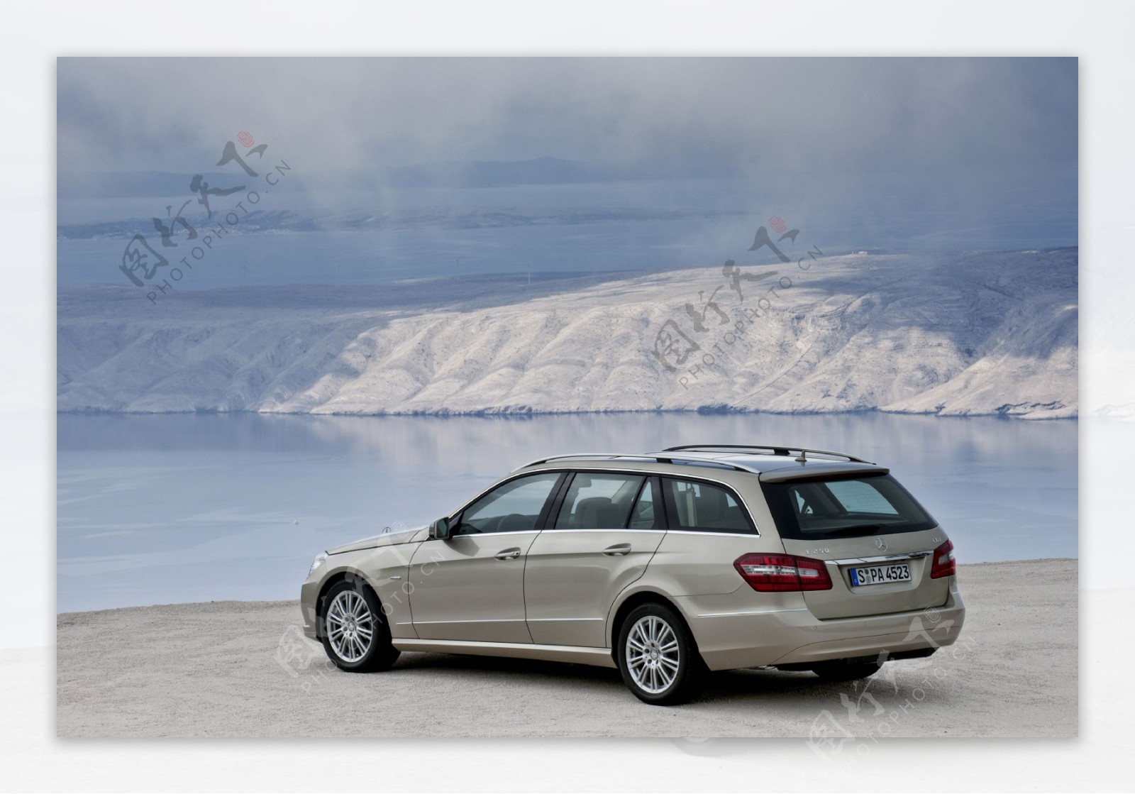 雪景与汽车图片