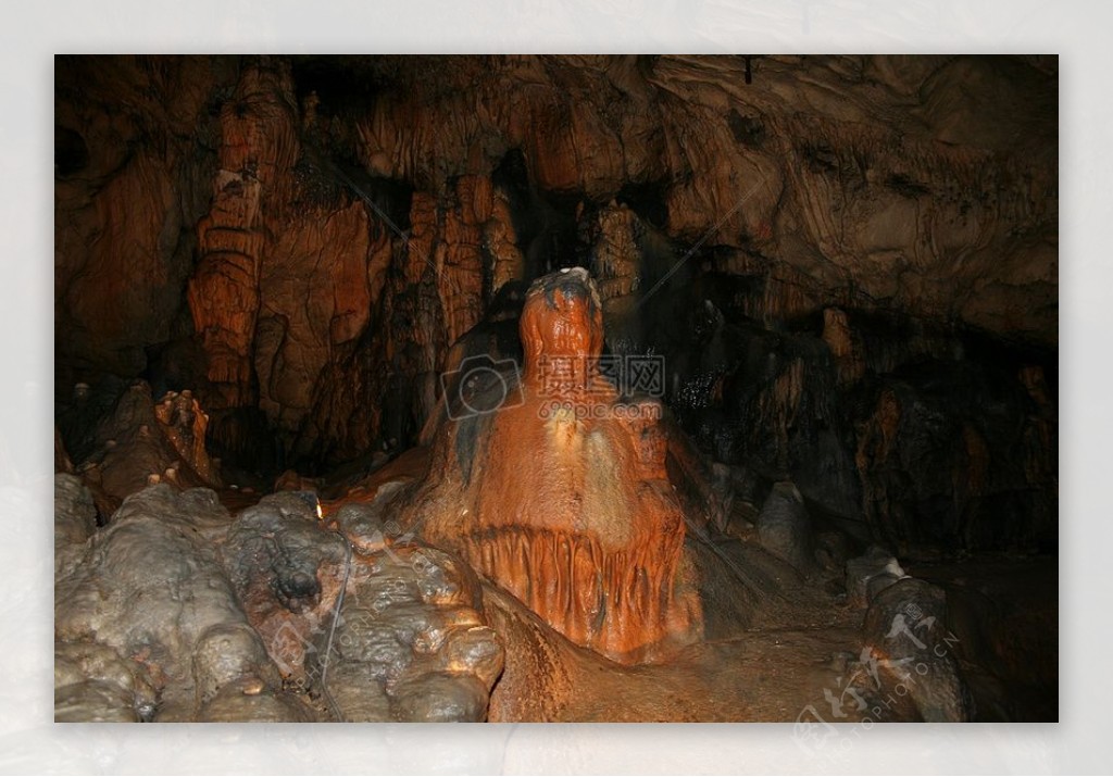 洞穴里的佛像