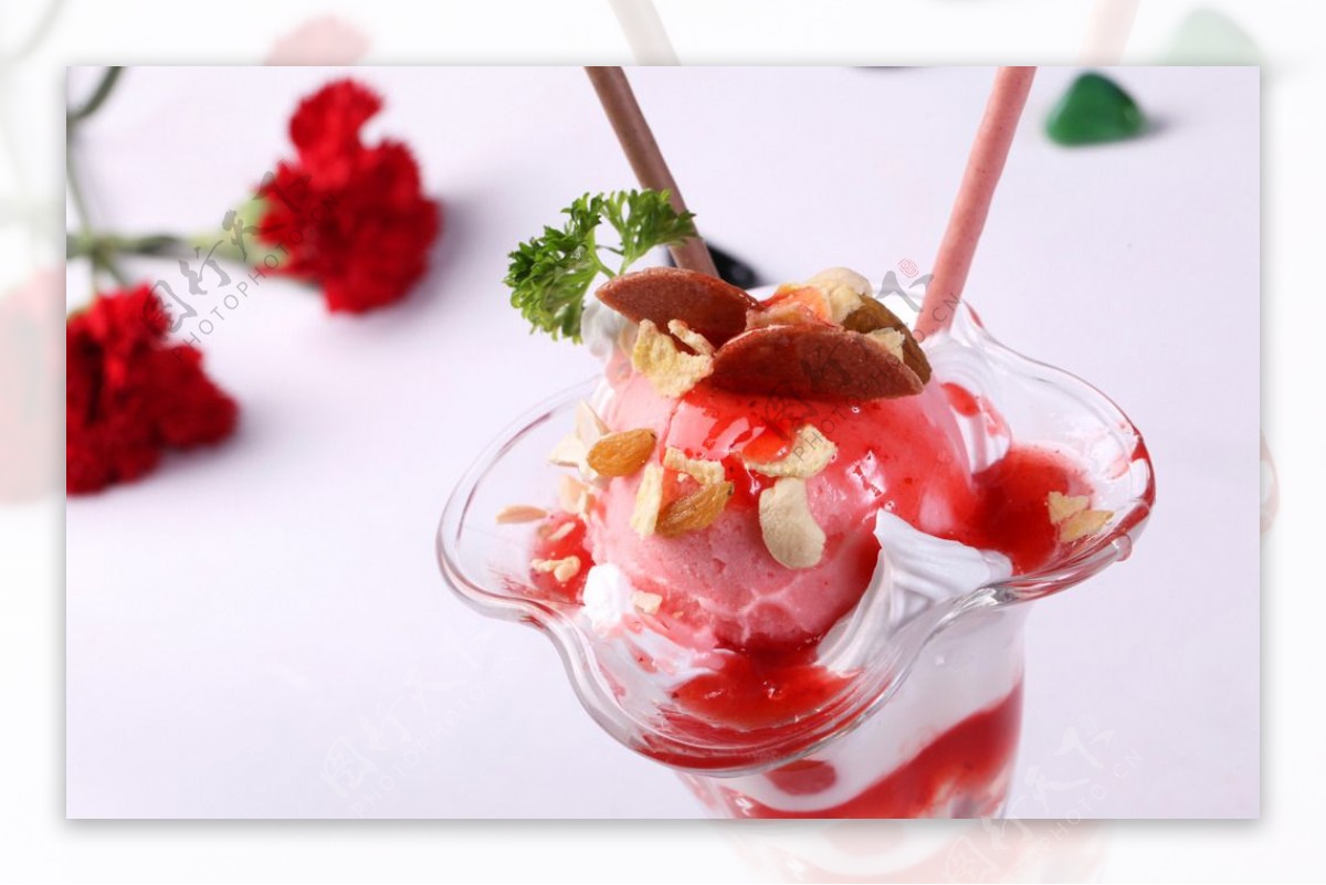 草莓冰淇淋草莓冰激凌