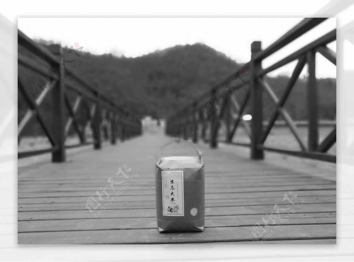 木桥上的生态大米
