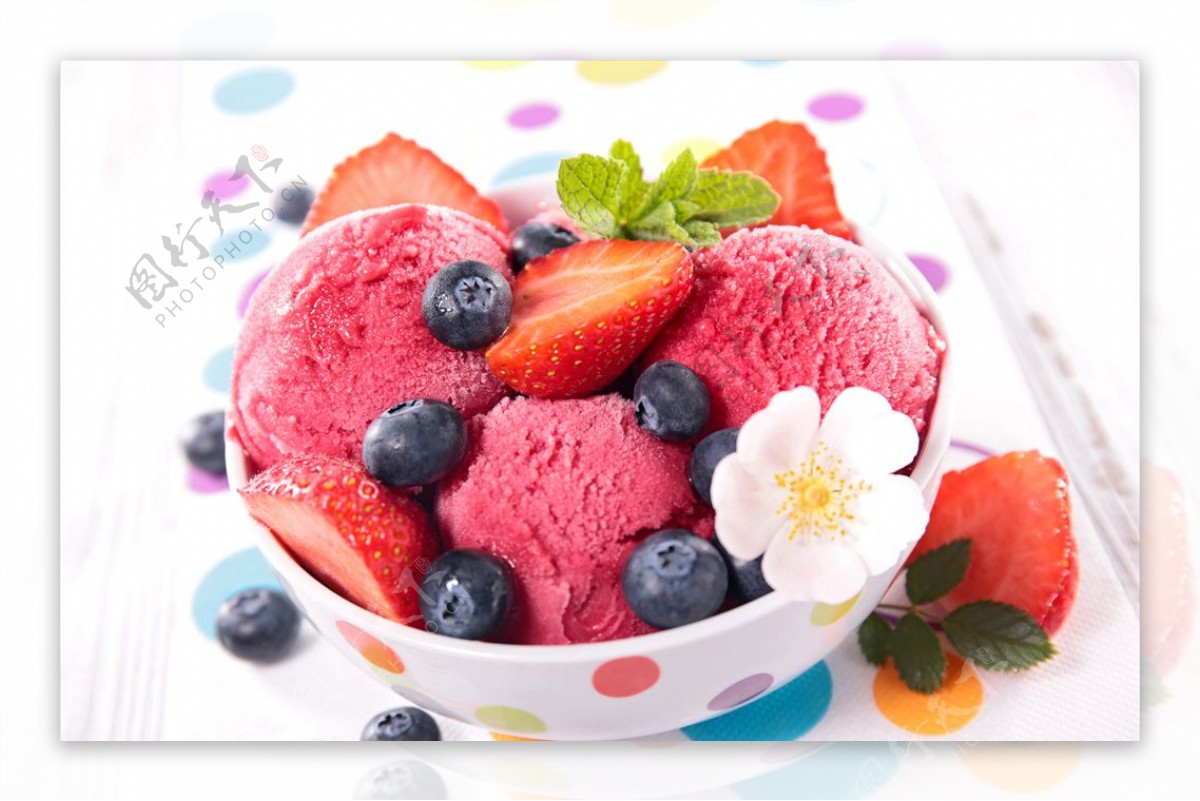蓝莓草莓糖果冰淇淋