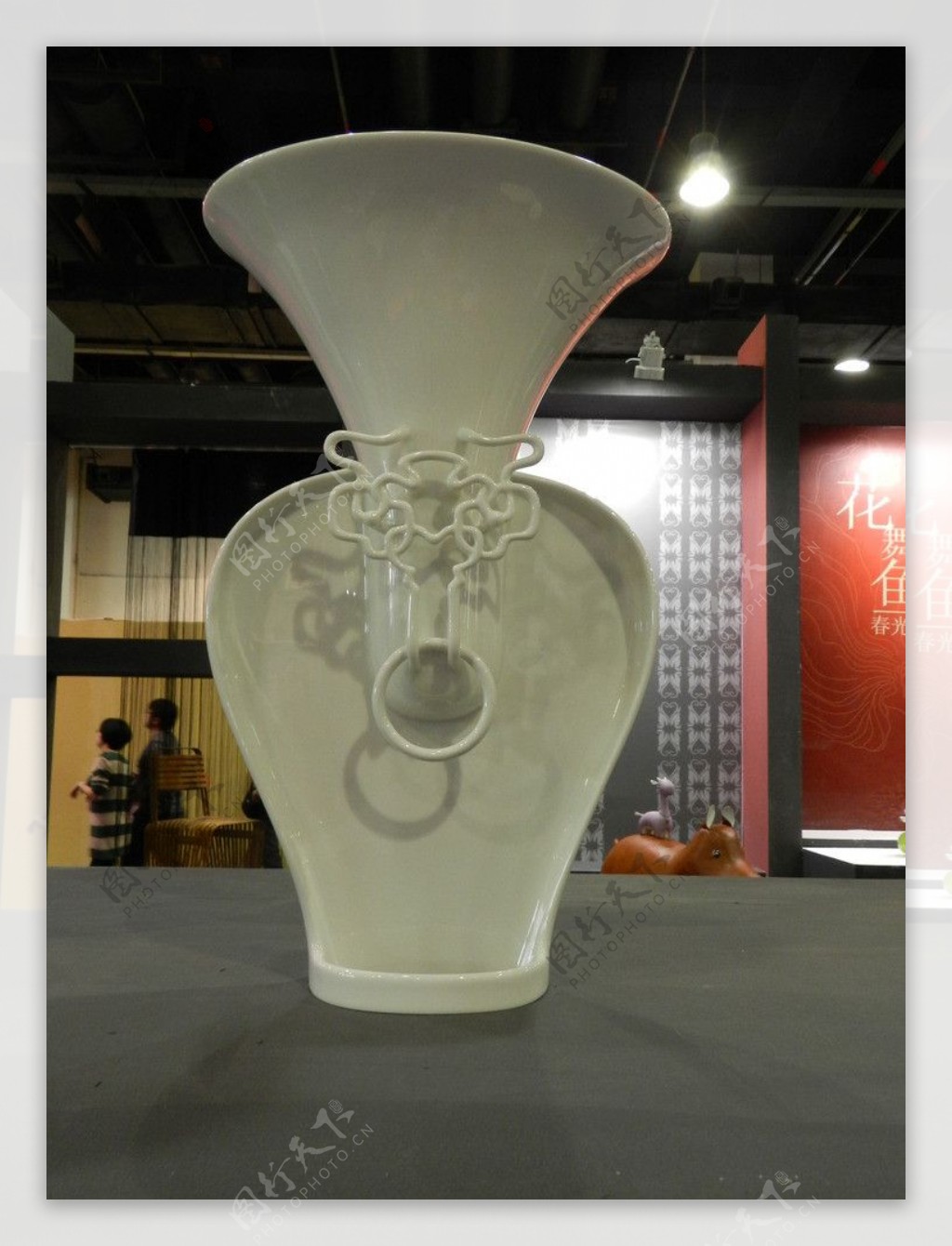 白陶花瓶