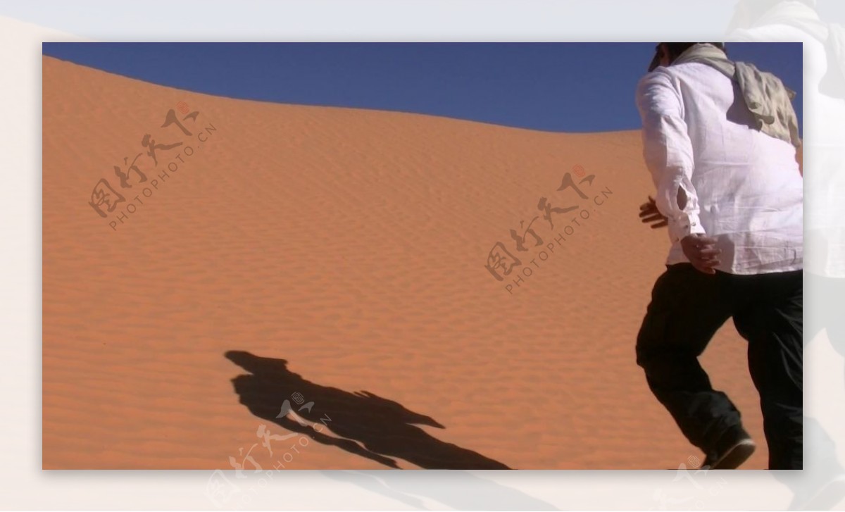 沙漠人物奔跑视频