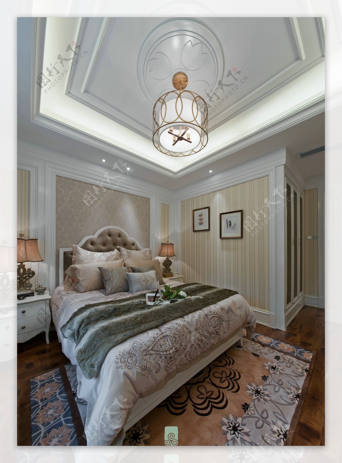 现代时尚卧室杏色条纹背景墙室内装修效果图