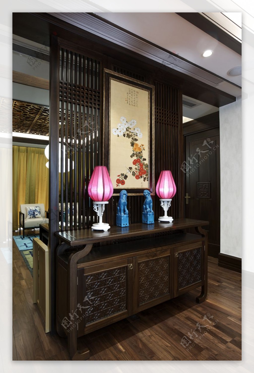 中式典雅客厅粉色台灯室内装修效果图