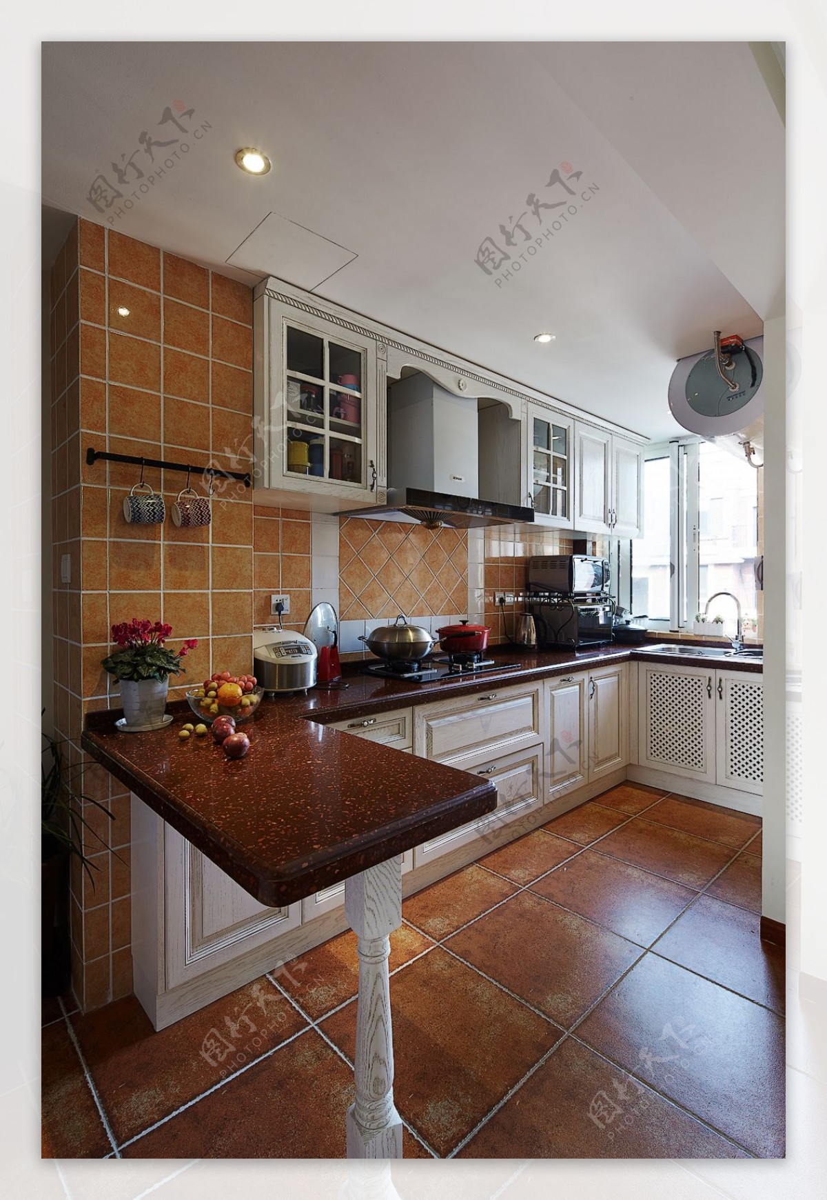 小户型欧式经典厨房瓷砖吊柜装修效果图